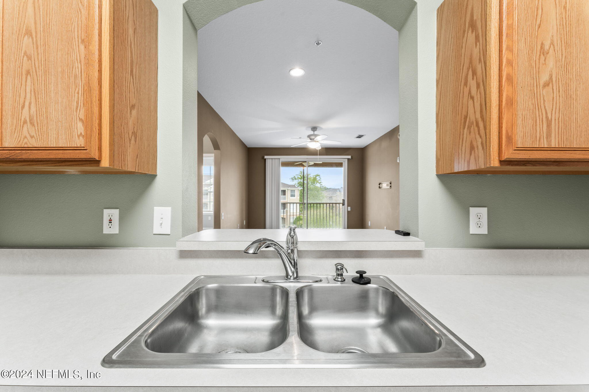 7990 BAYMEADOWS Road E, 1028