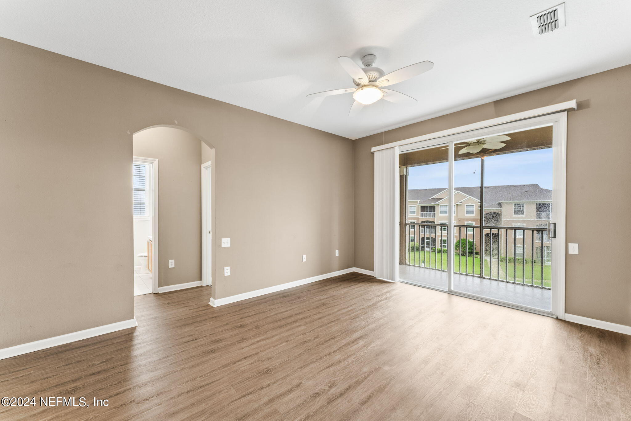 7990 BAYMEADOWS Road E, 1028