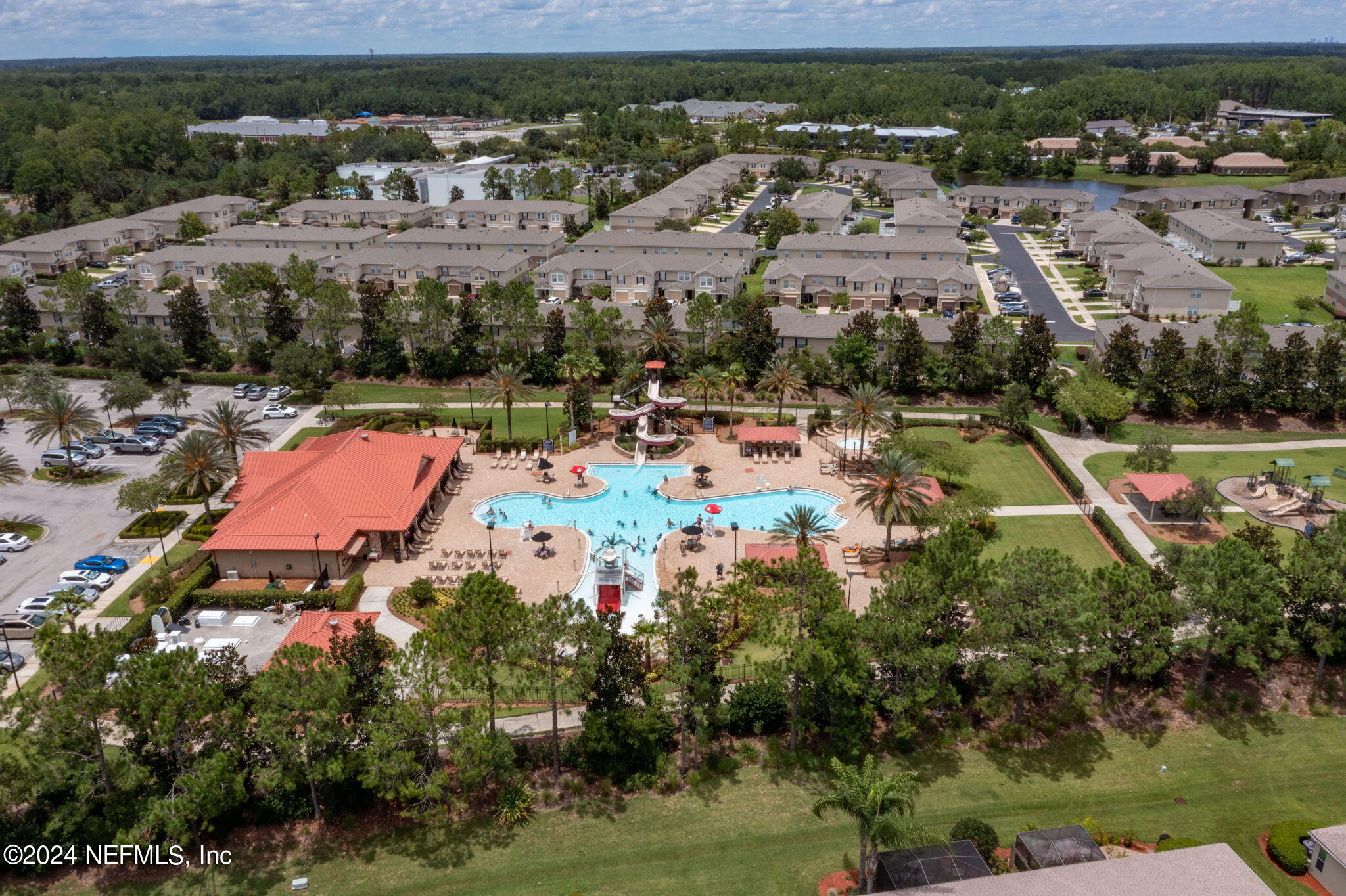 1590 VINELAND Circle, UNIT B