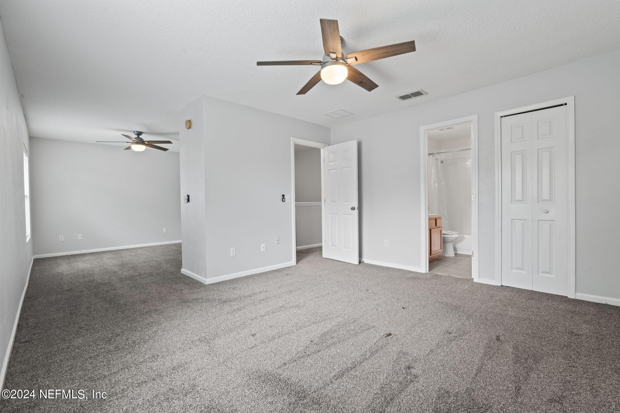 1590 VINELAND Circle, UNIT B