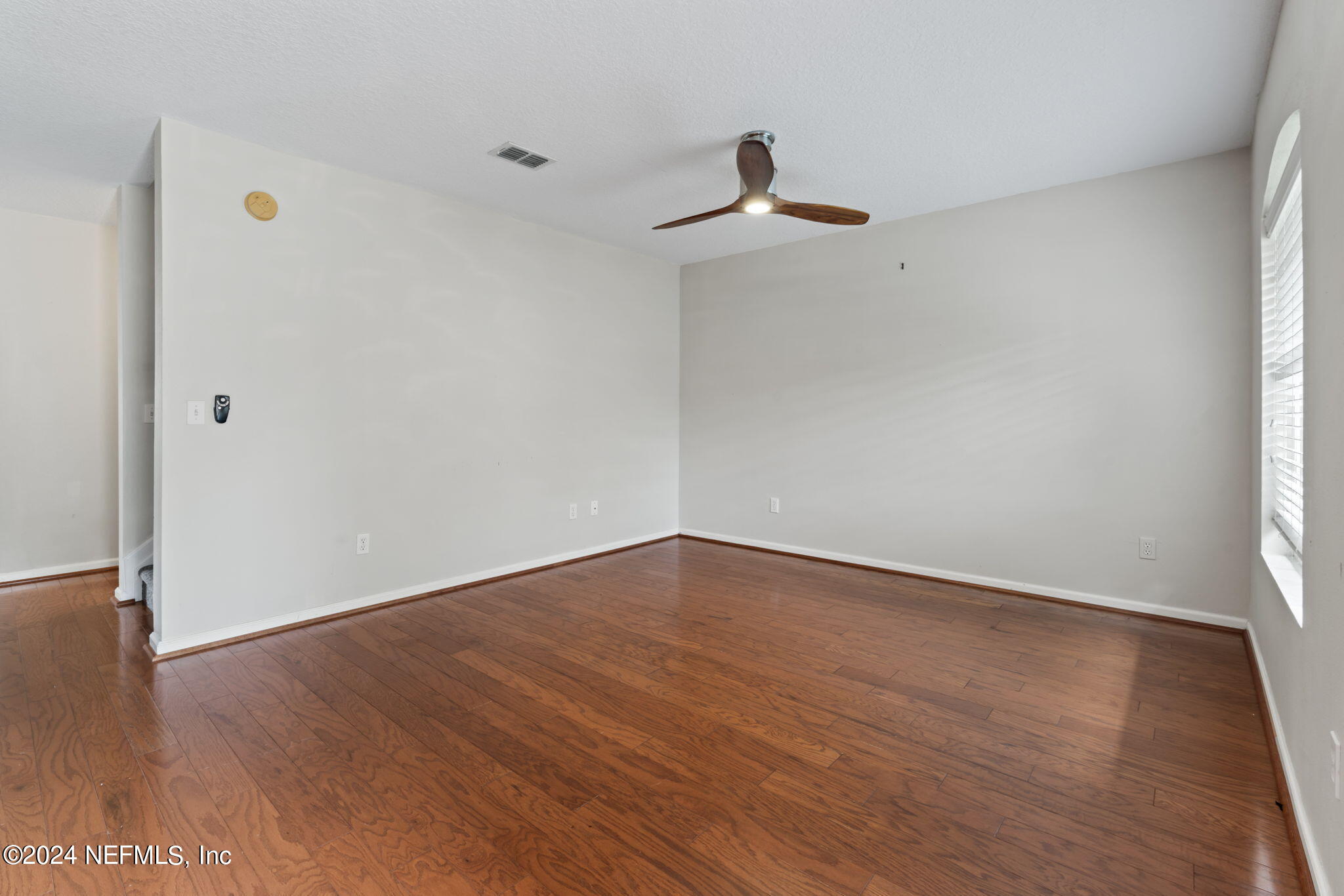 1590 VINELAND Circle, UNIT B