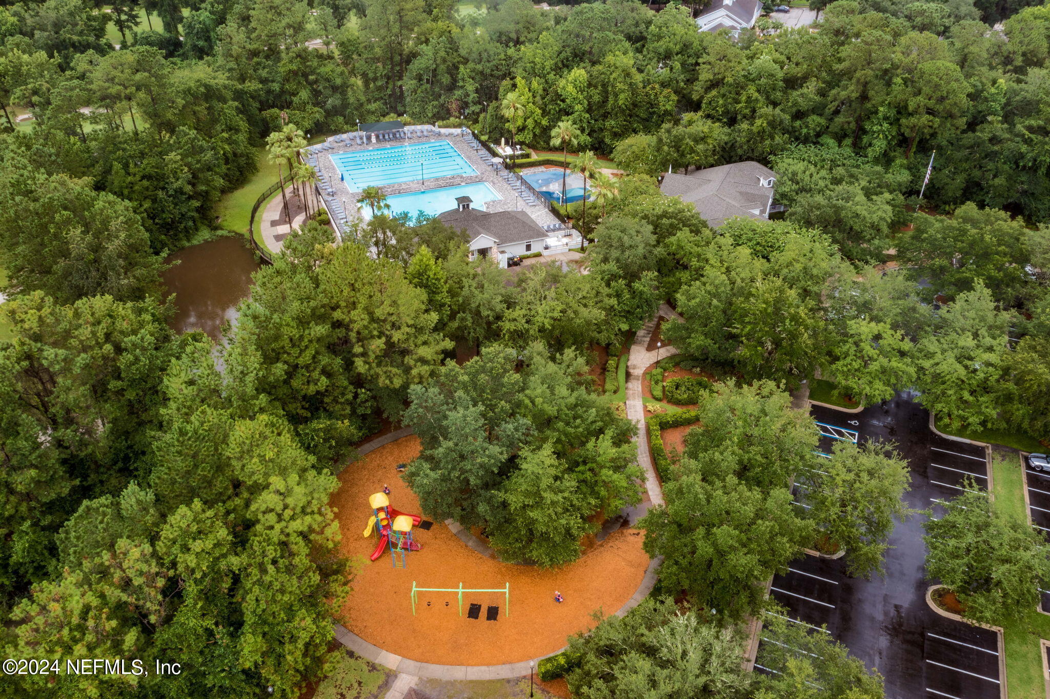 1590 VINELAND Circle, UNIT B