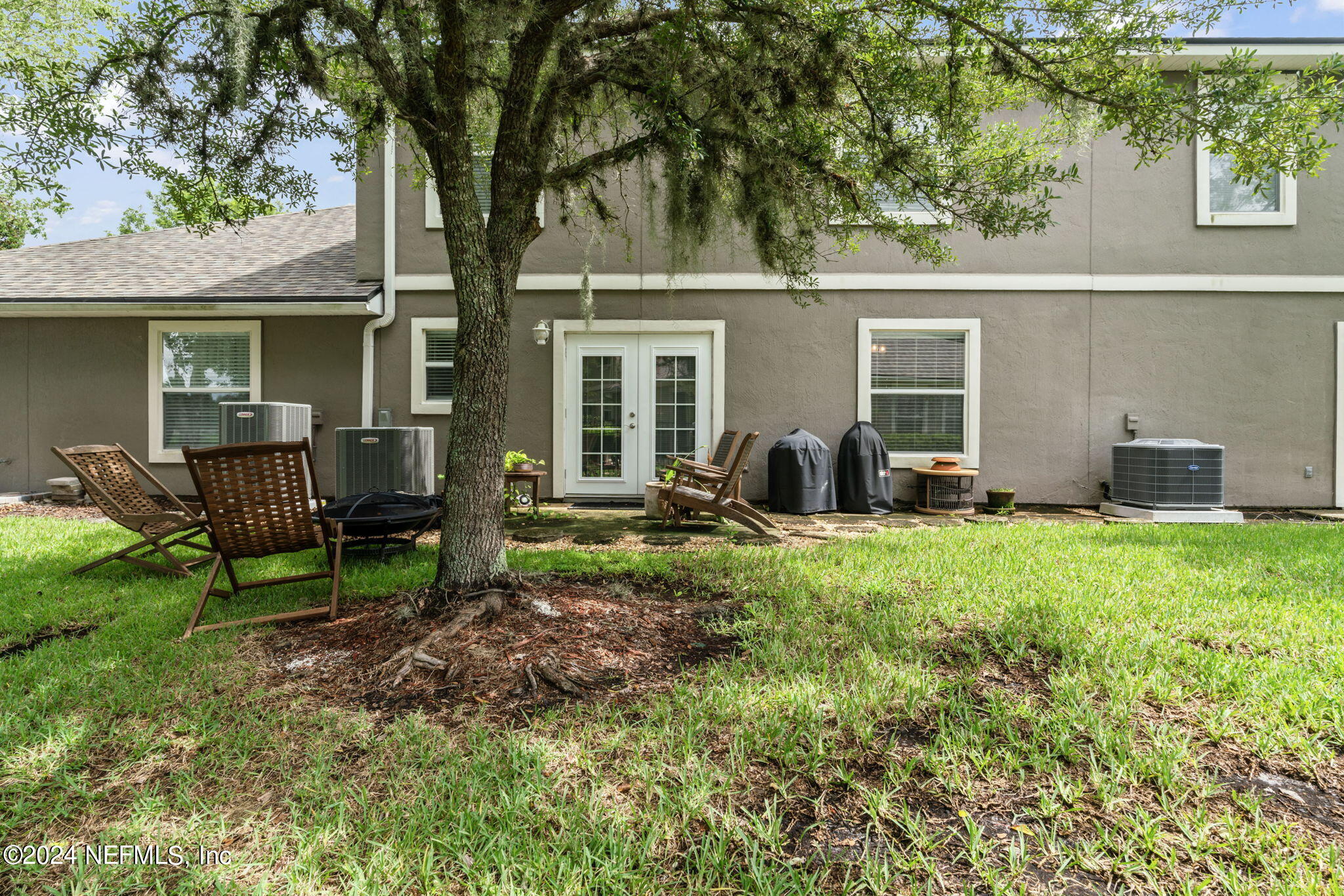 1590 VINELAND Circle, UNIT B