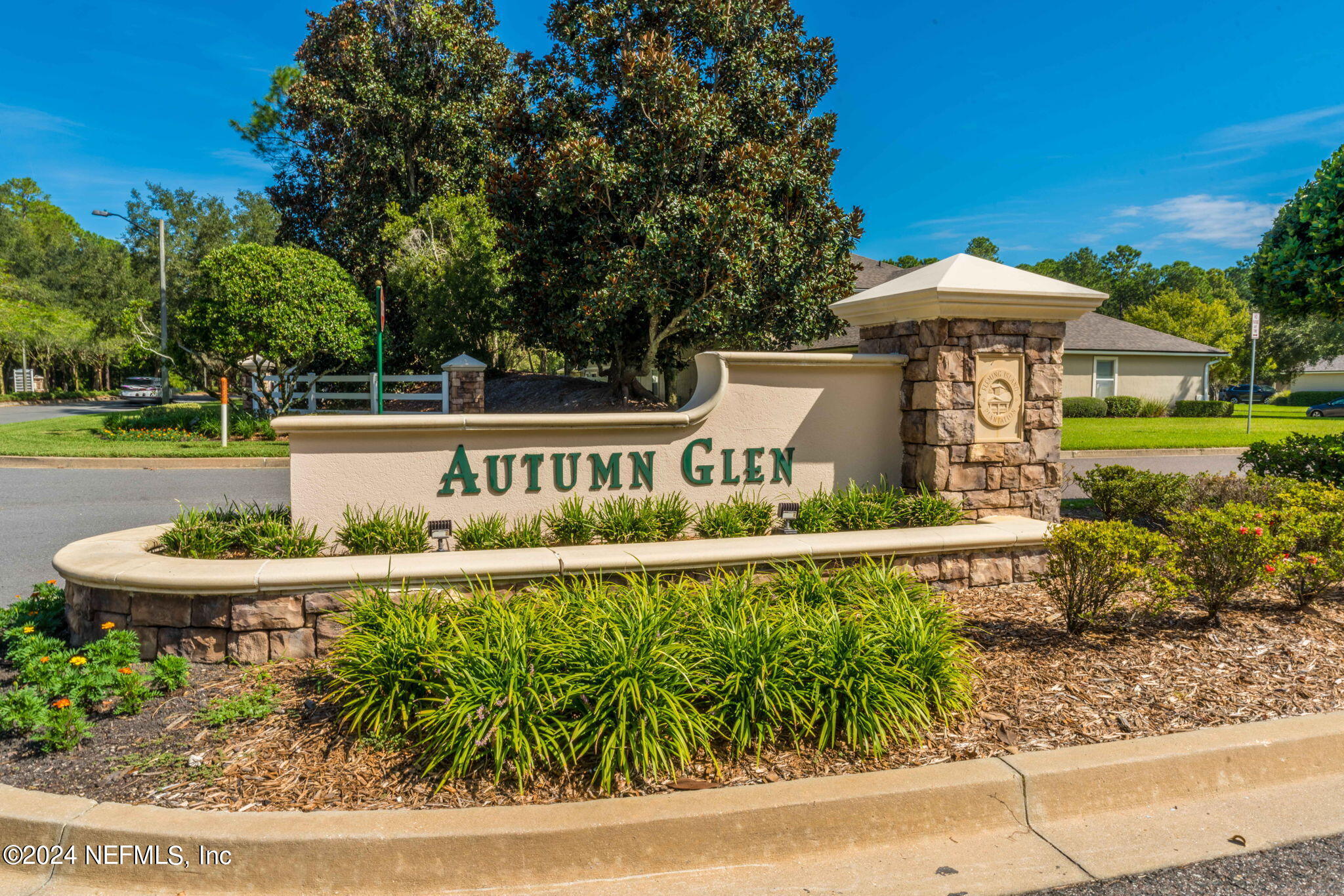 1590 VINELAND Circle, UNIT B