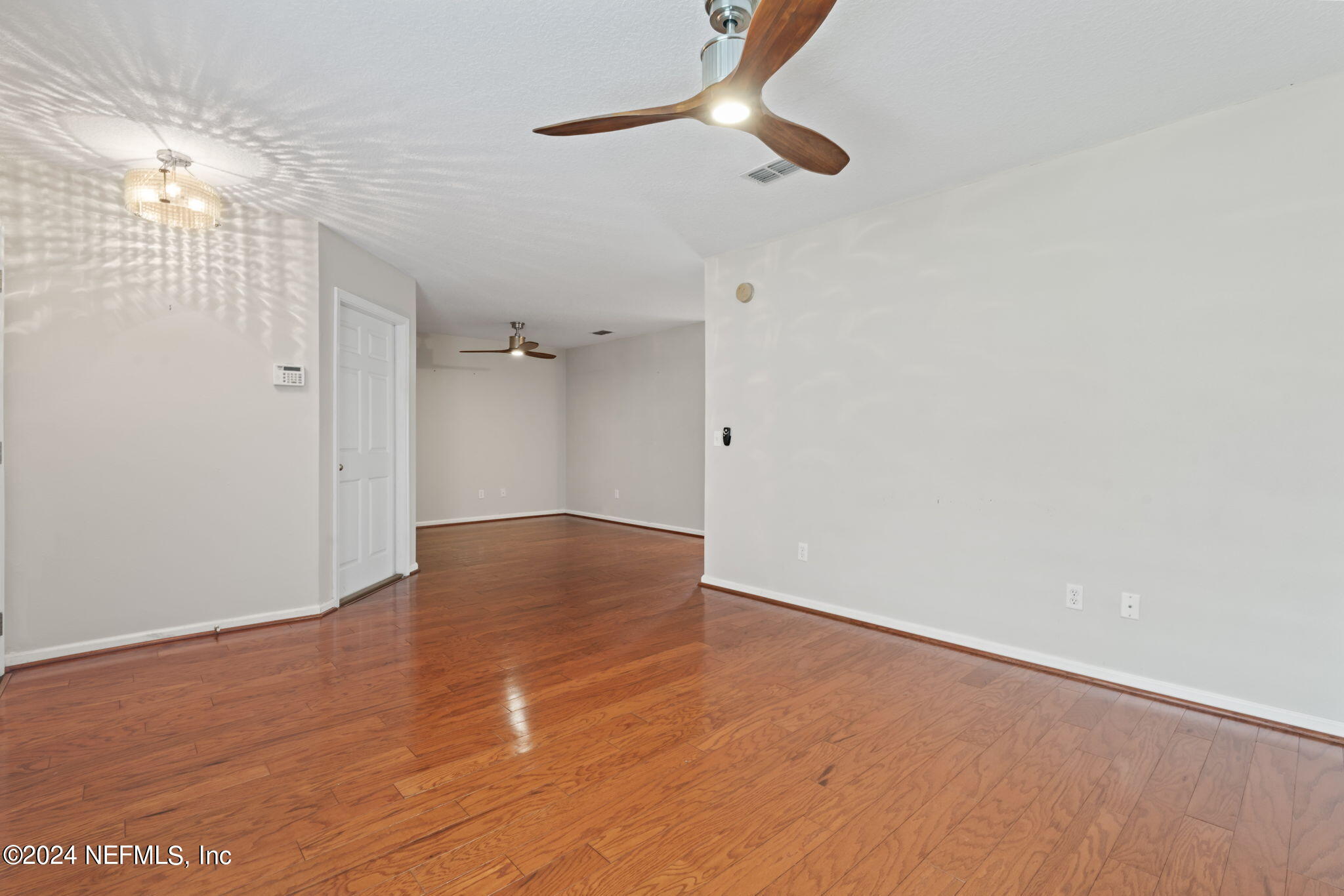 1590 VINELAND Circle, UNIT B