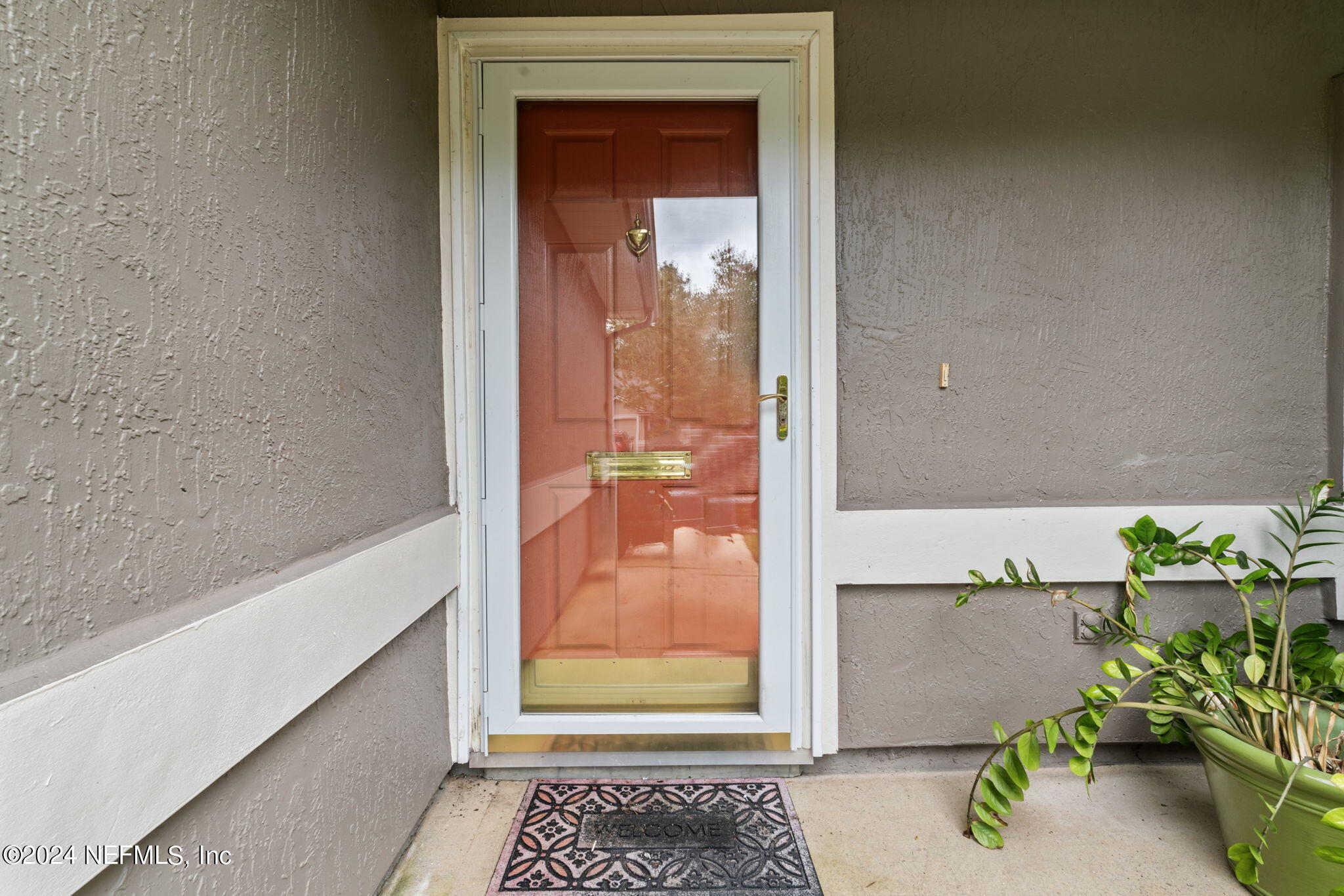 1590 VINELAND Circle, UNIT B