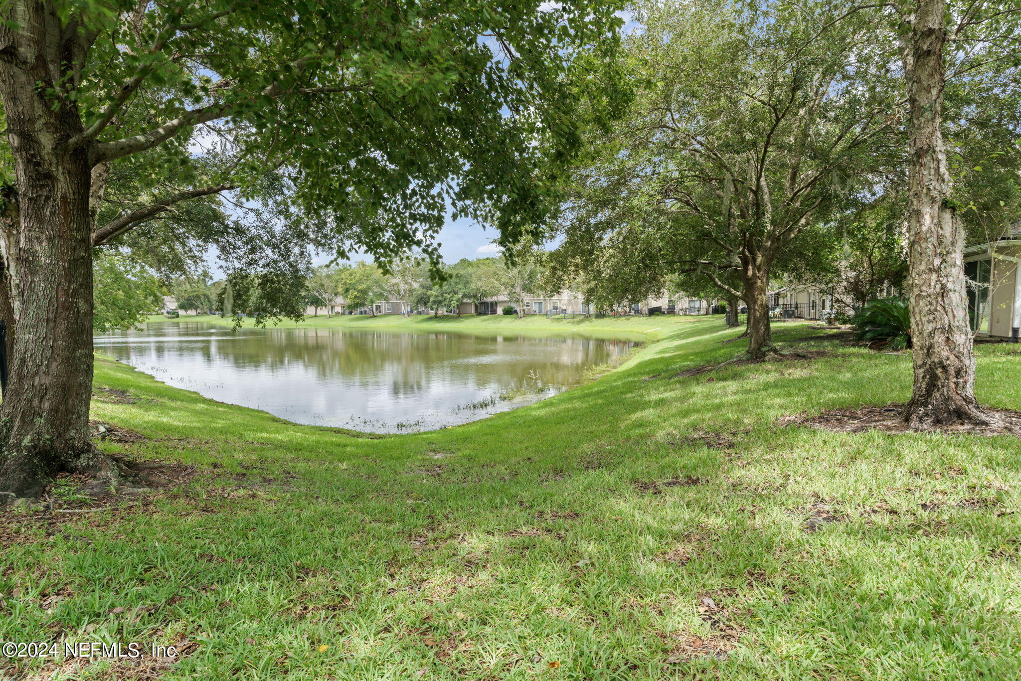 1590 VINELAND Circle, UNIT B