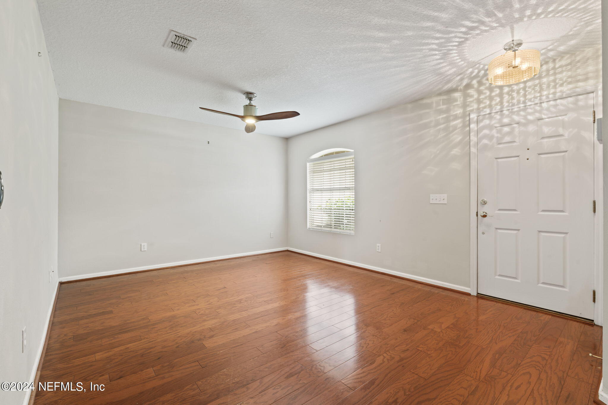 1590 VINELAND Circle, UNIT B