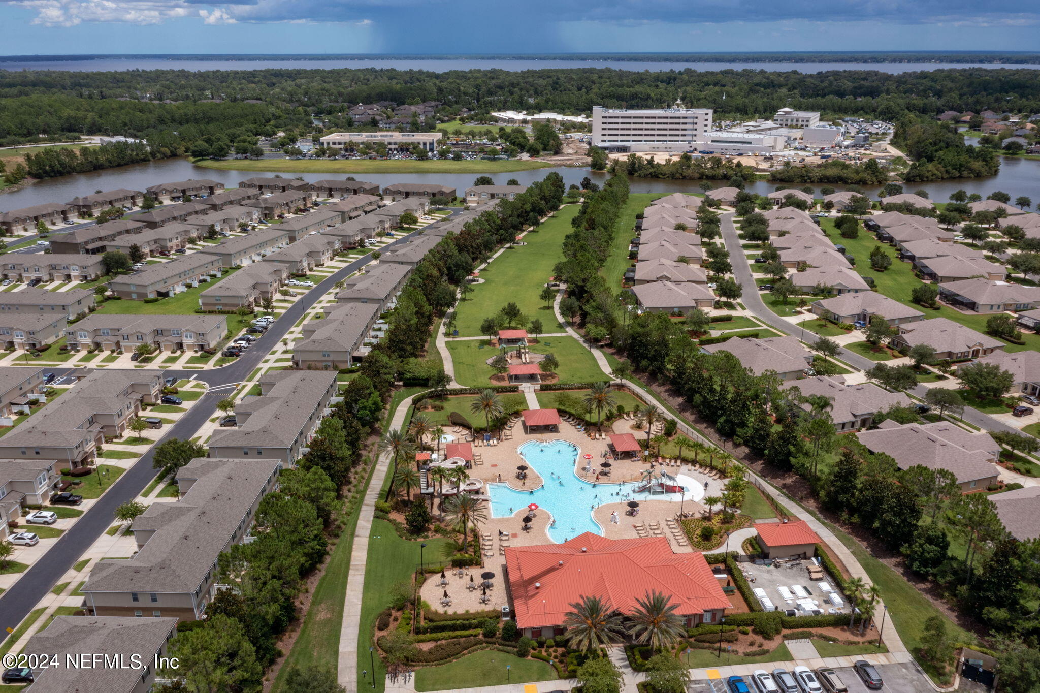 1590 VINELAND Circle, UNIT B