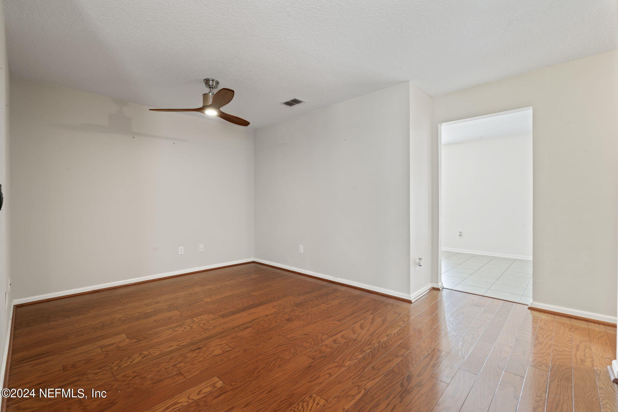 1590 VINELAND Circle, UNIT B