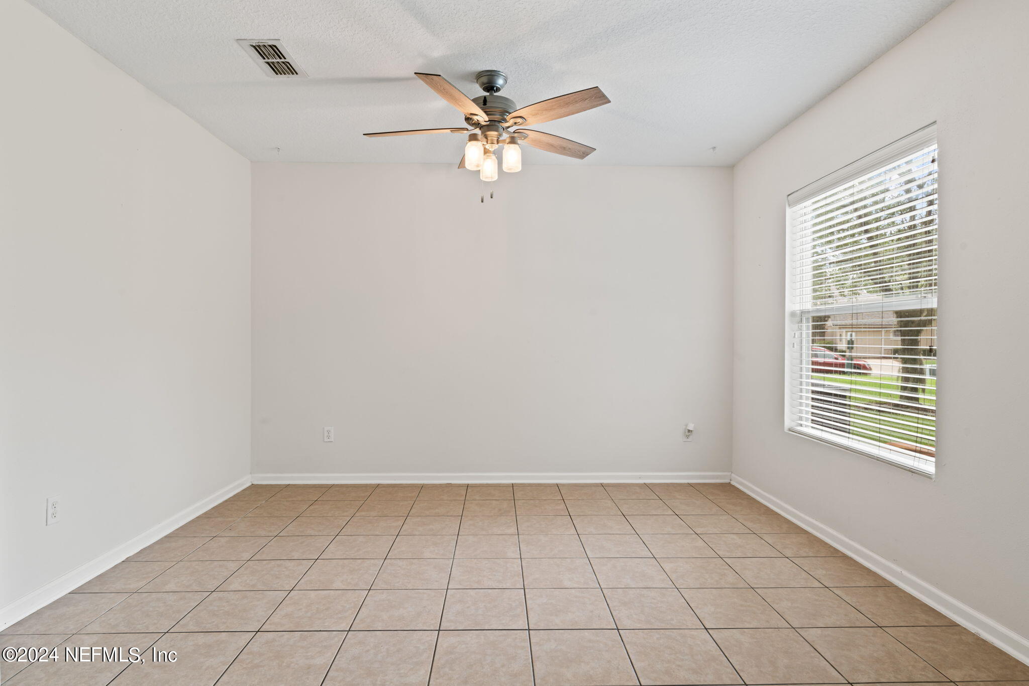 1590 VINELAND Circle, UNIT B