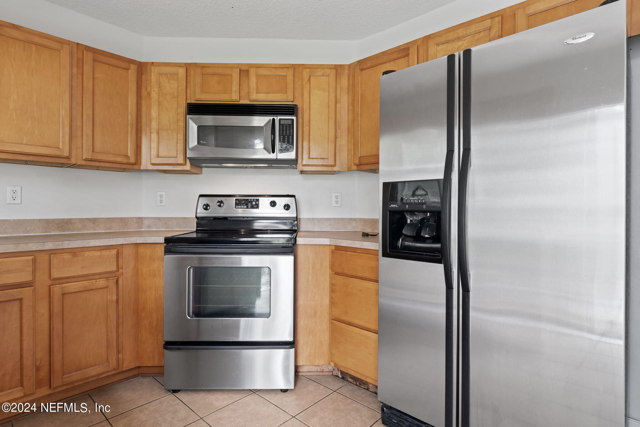 1590 VINELAND Circle, UNIT B