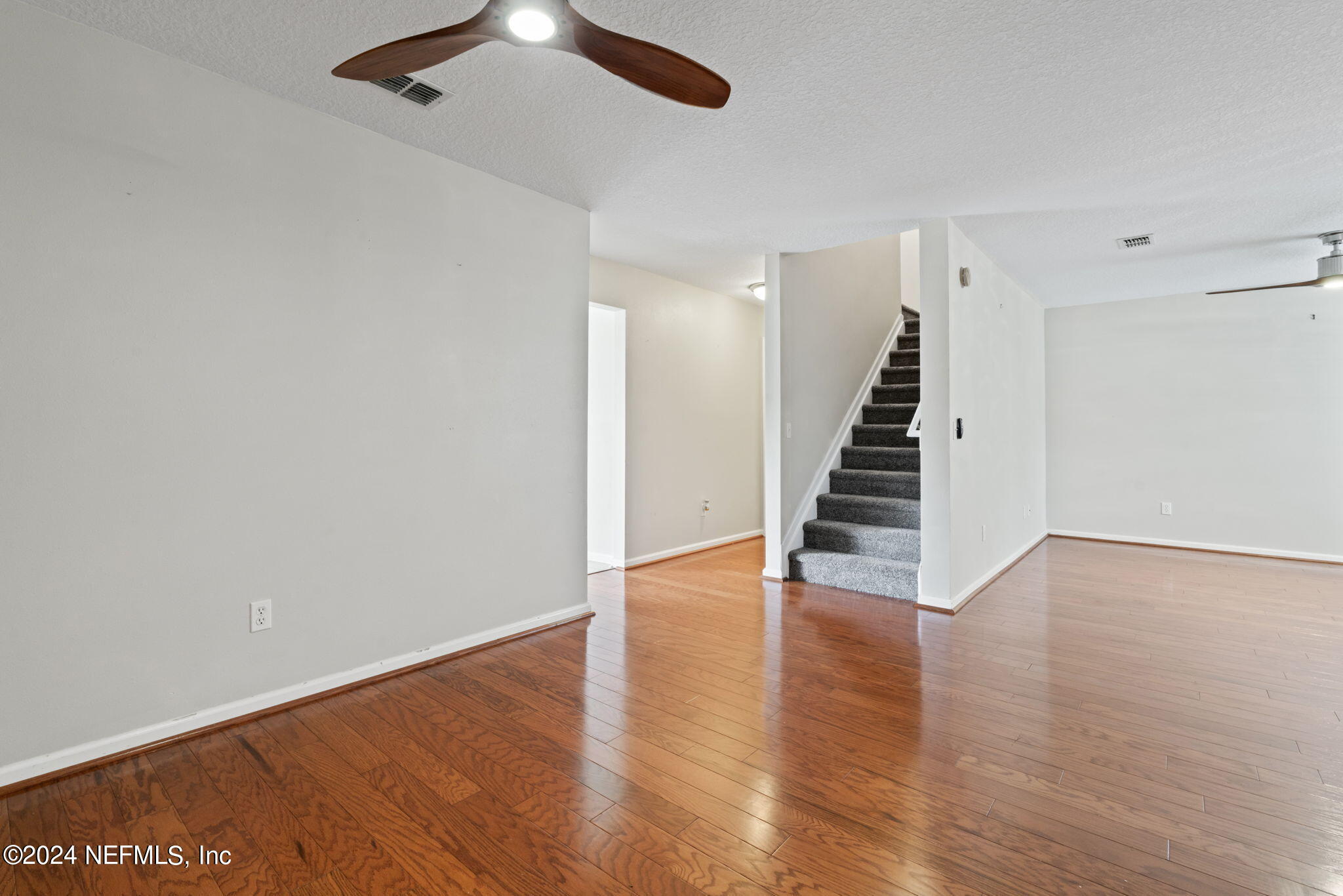 1590 VINELAND Circle, UNIT B