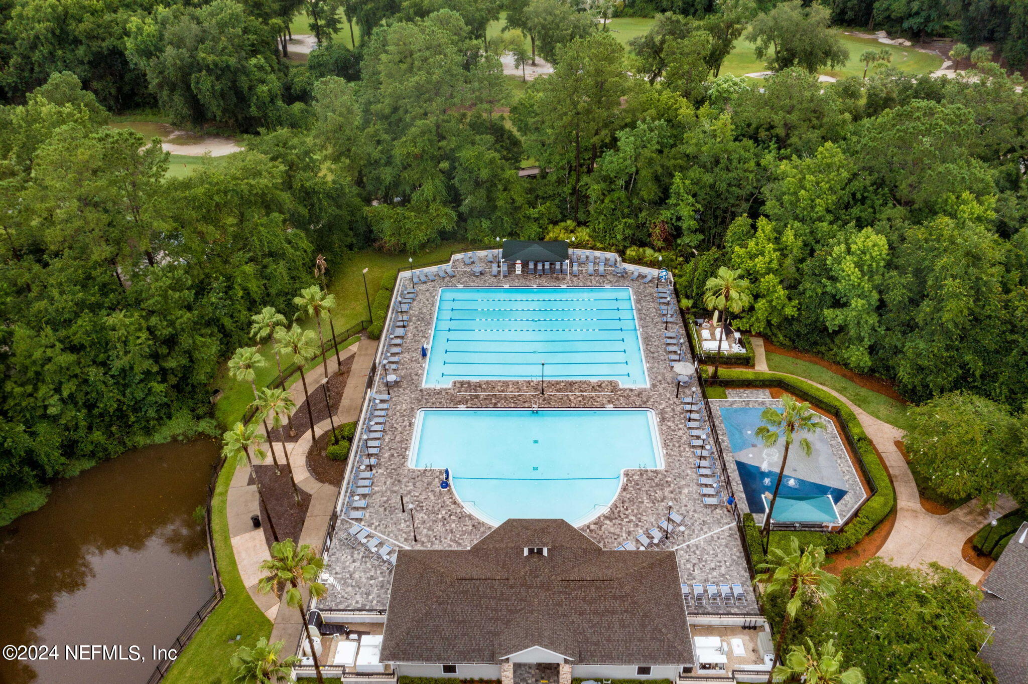 1590 VINELAND Circle, UNIT B