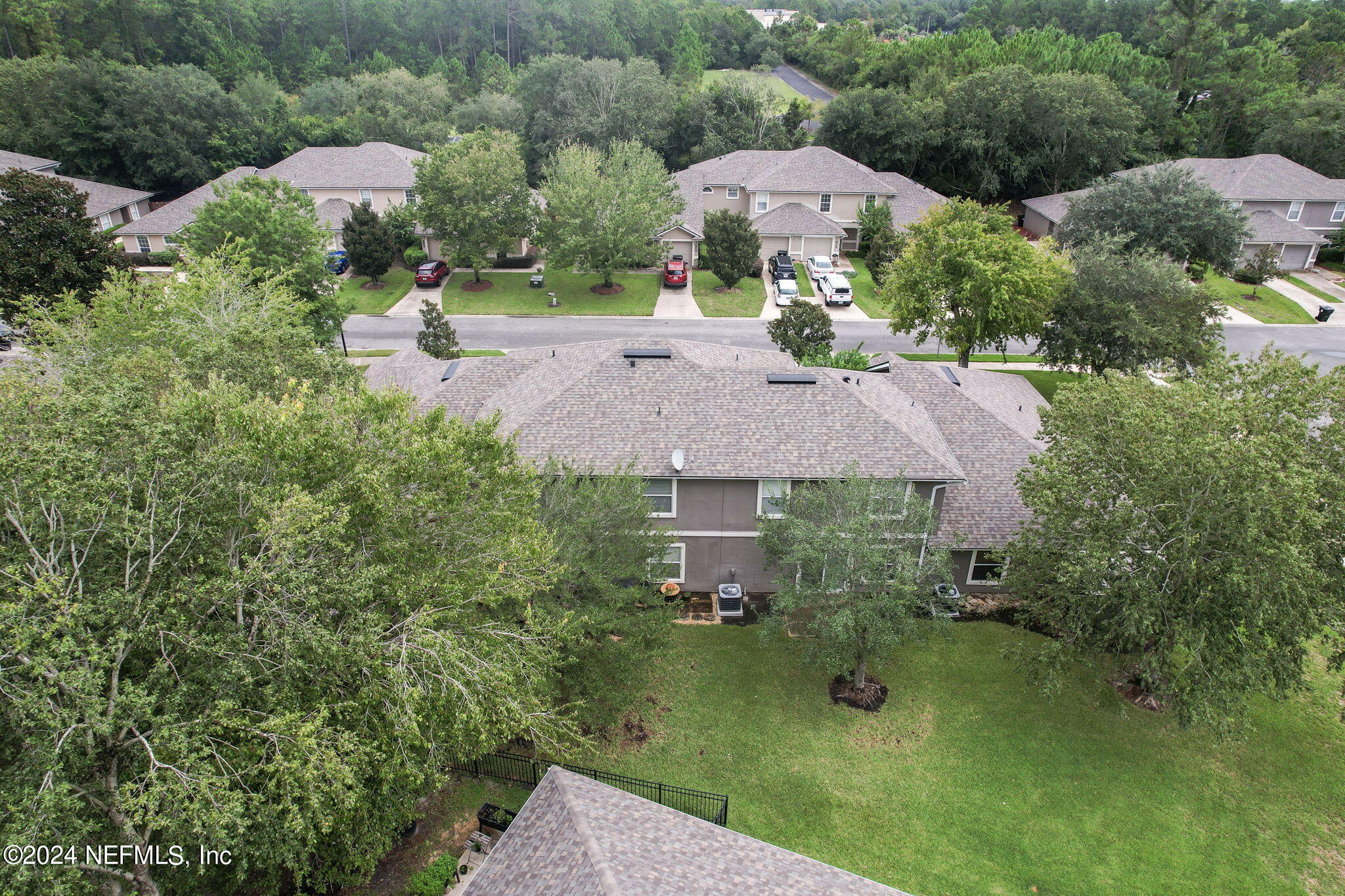 1590 VINELAND Circle, UNIT B