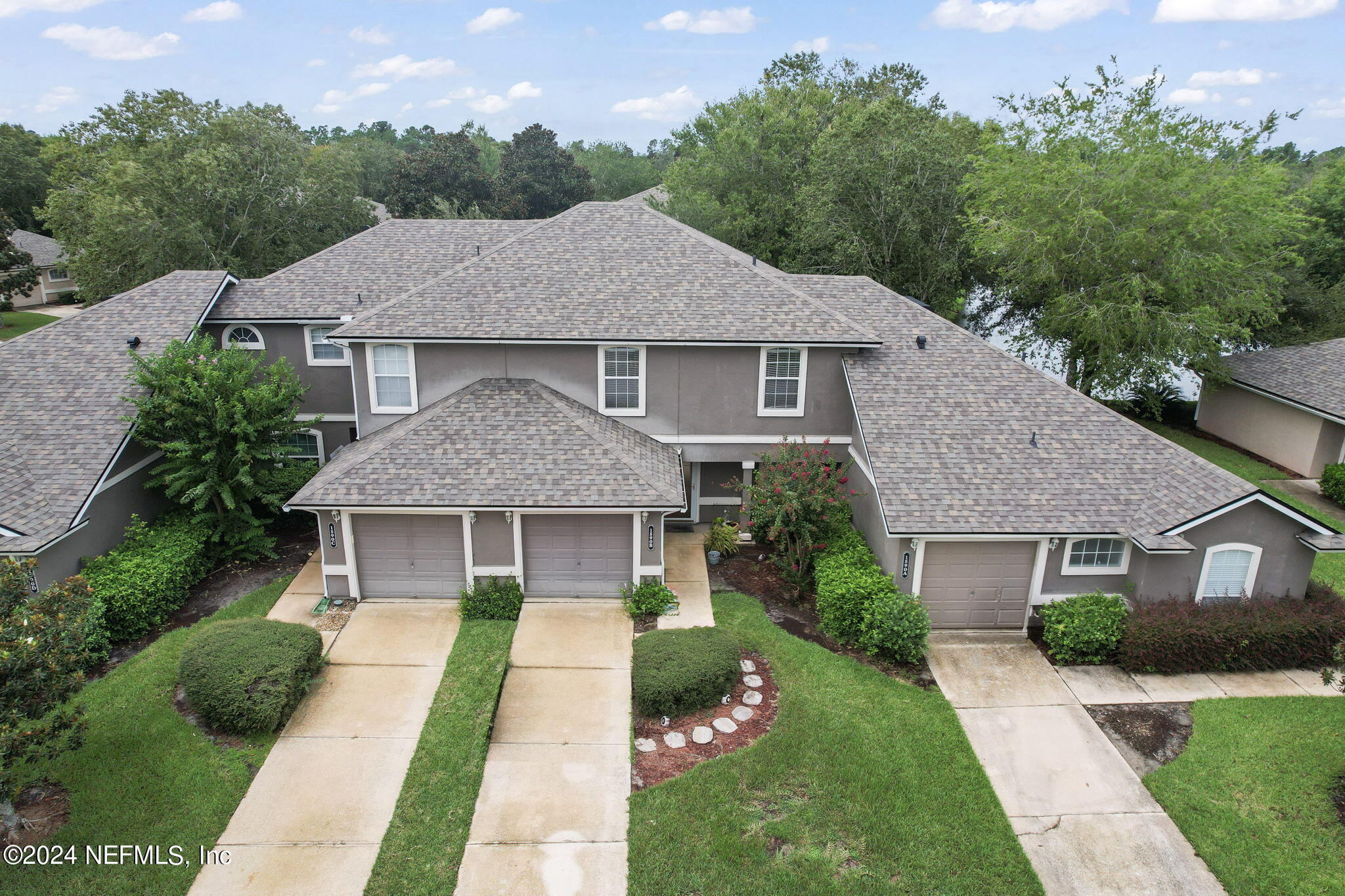 1590 VINELAND Circle, UNIT B