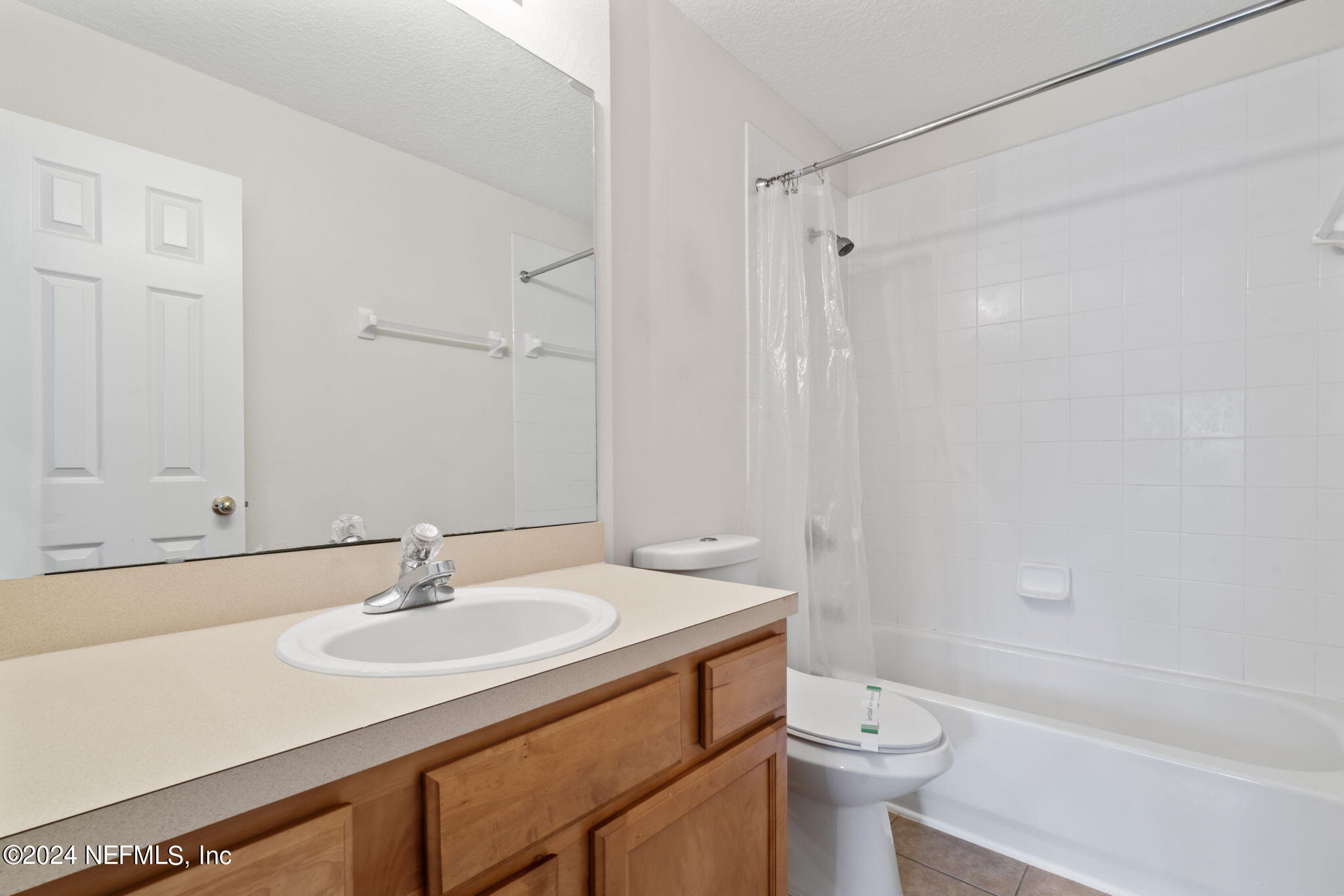 1590 VINELAND Circle, UNIT B