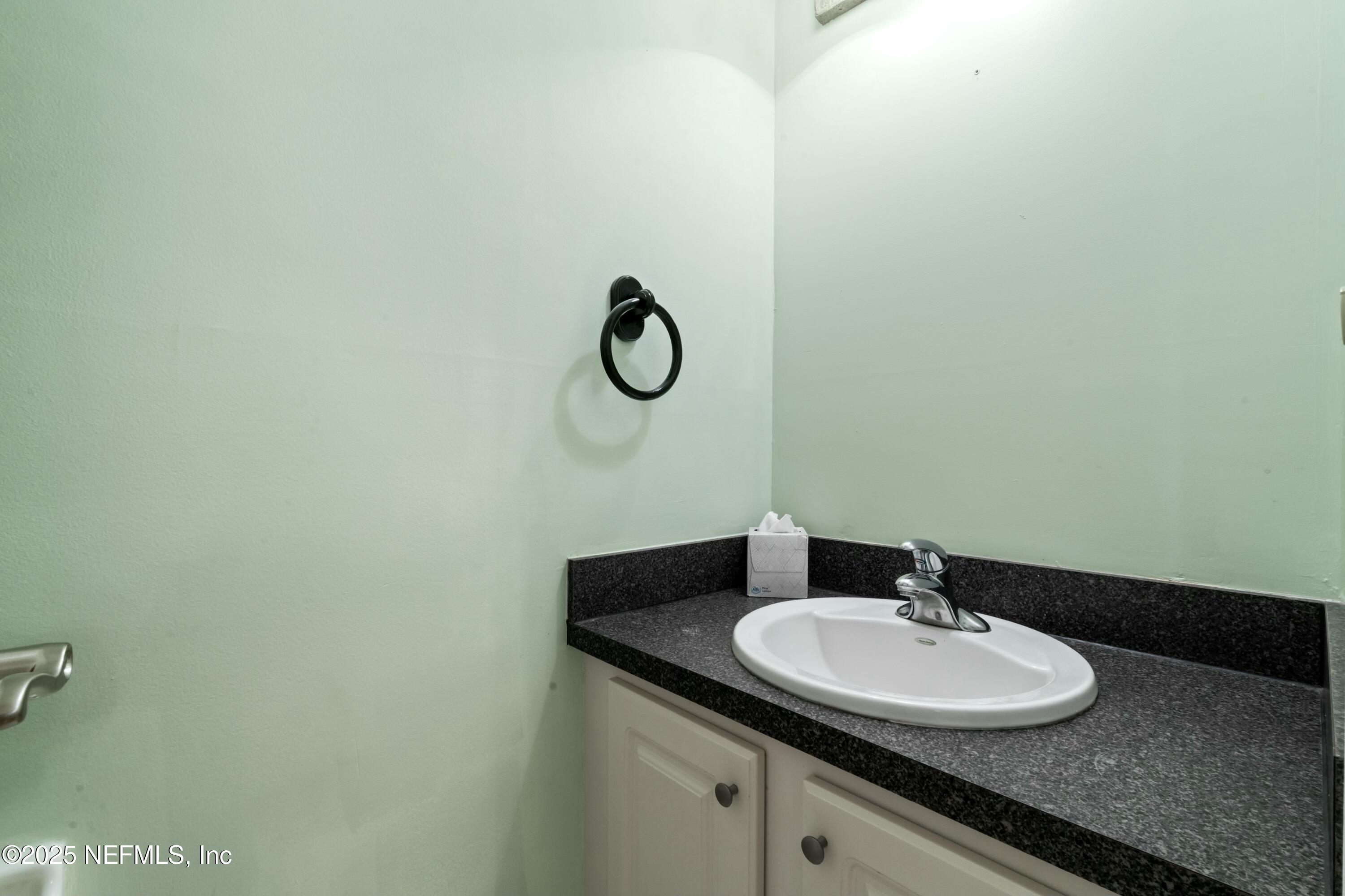 85 DEBARRY Avenue, 1064