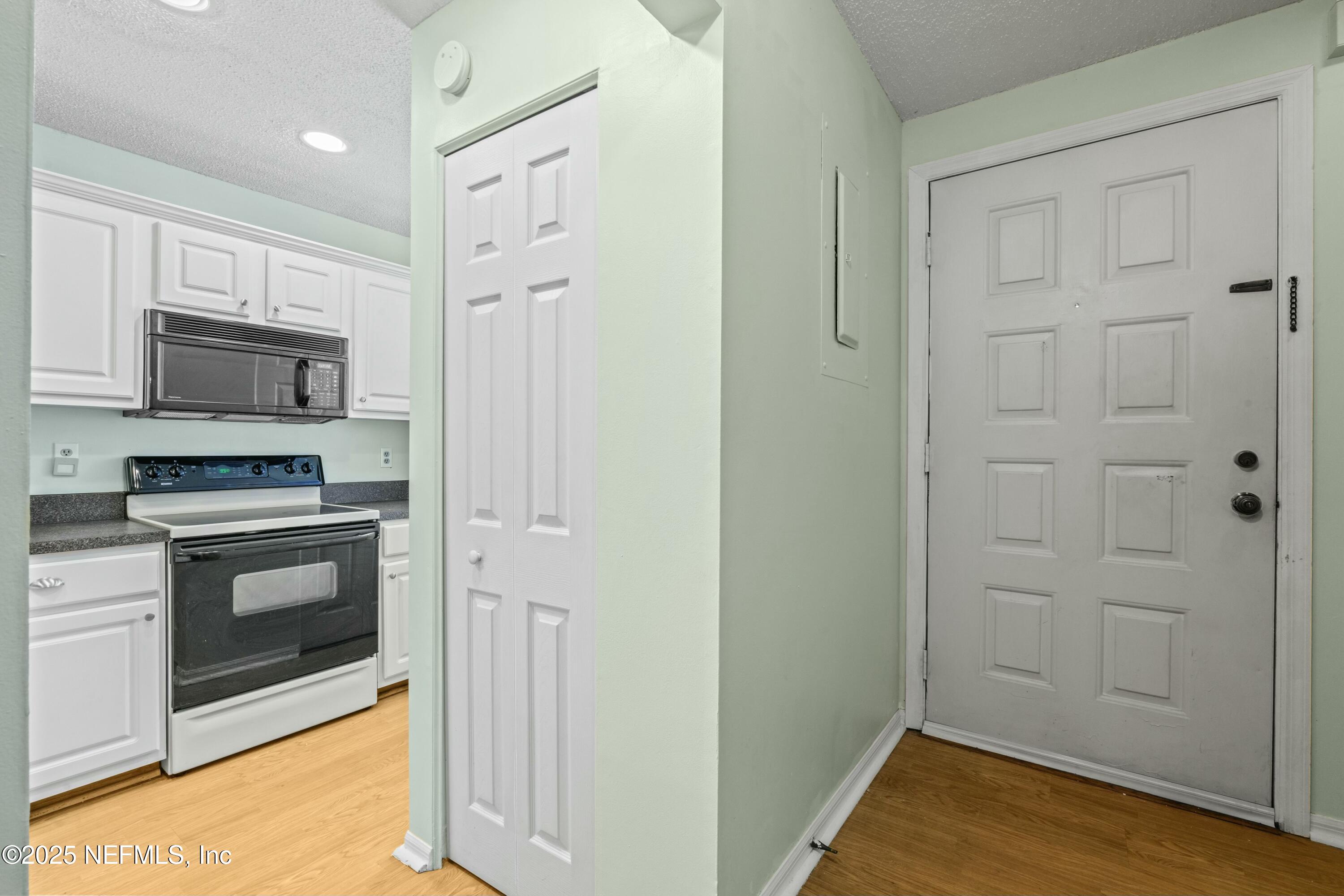 85 DEBARRY Avenue, 1064