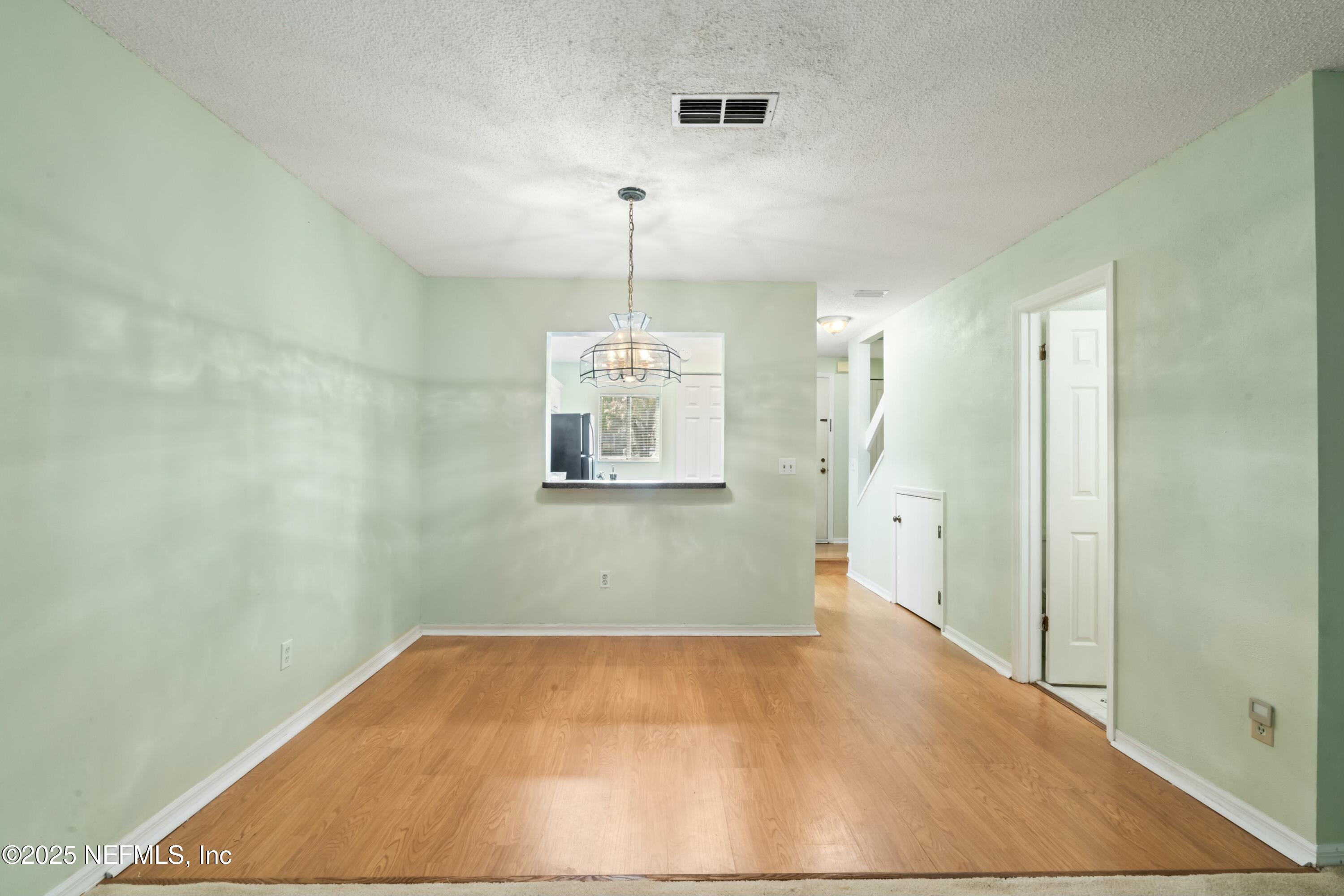 85 DEBARRY Avenue, 1064