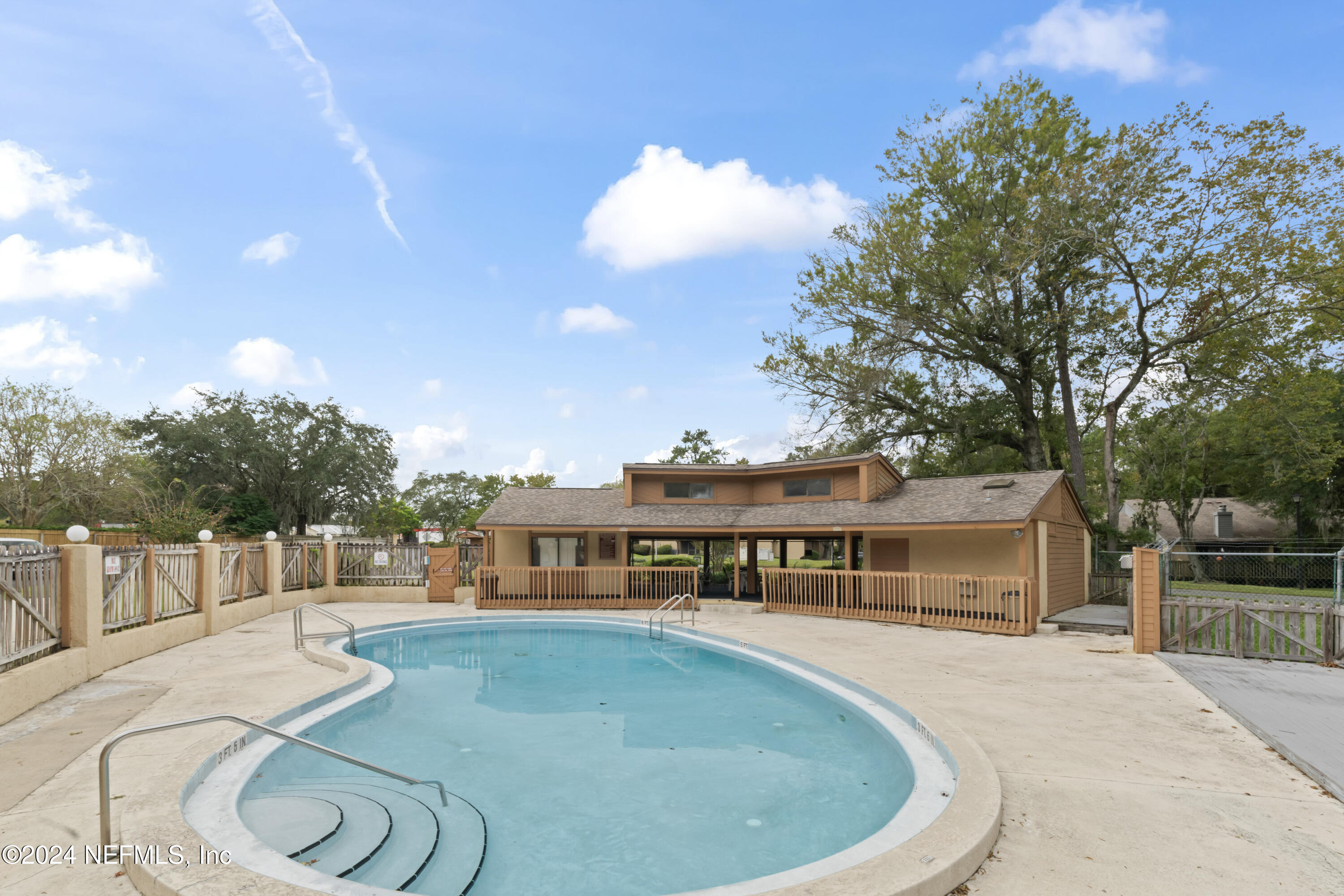 85 DEBARRY Avenue, 1064