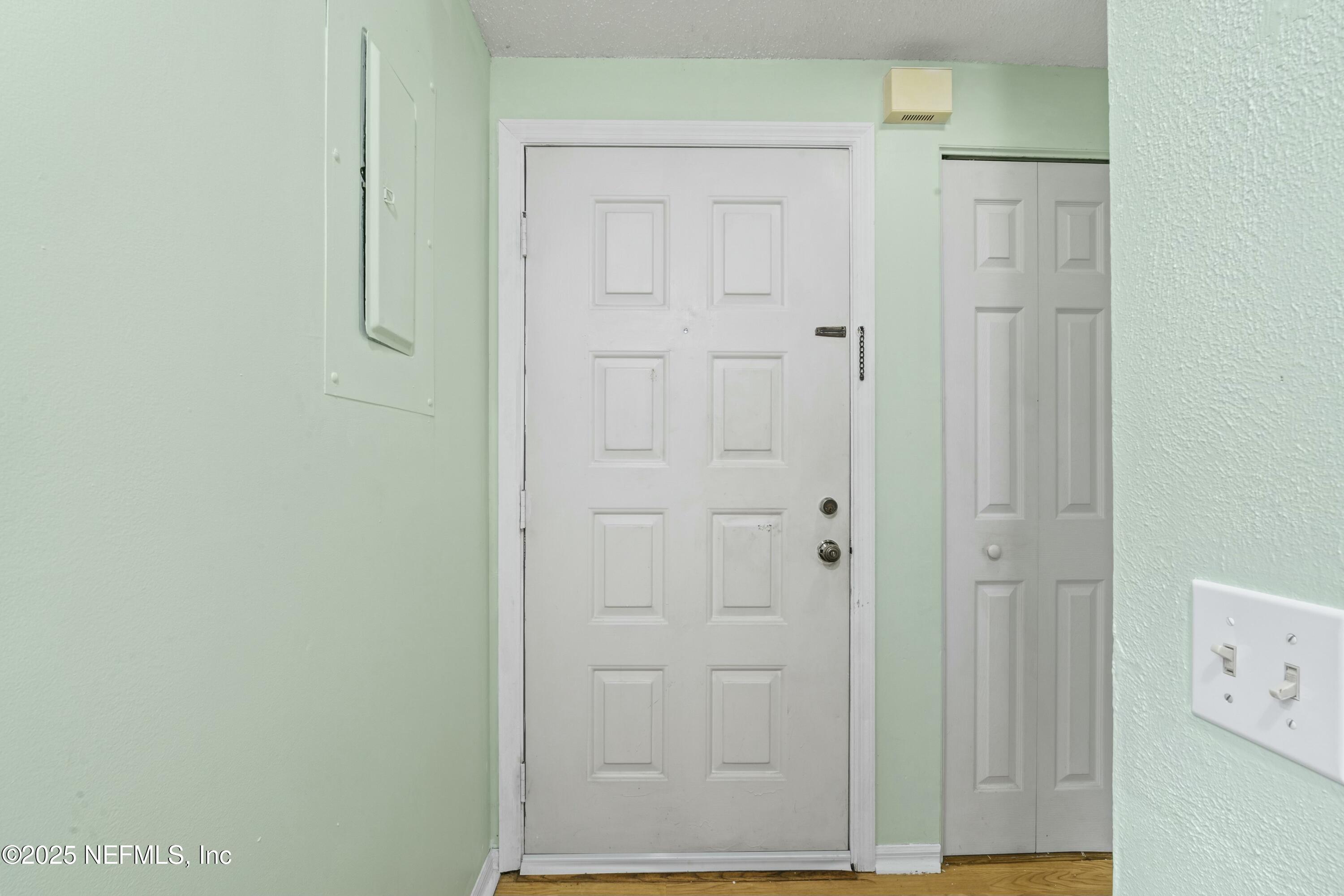 85 DEBARRY Avenue, 1064