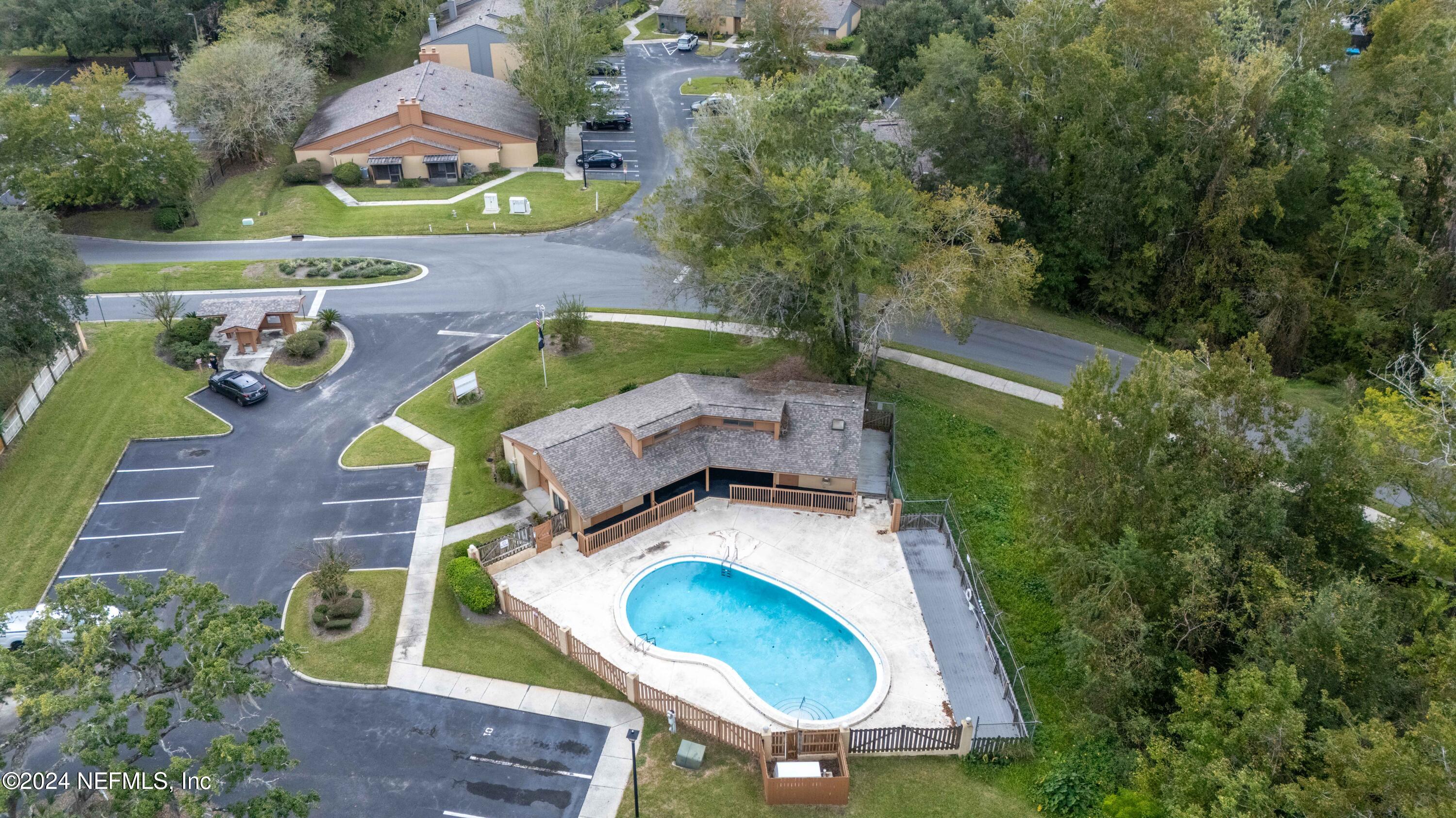 85 DEBARRY Avenue, 1064