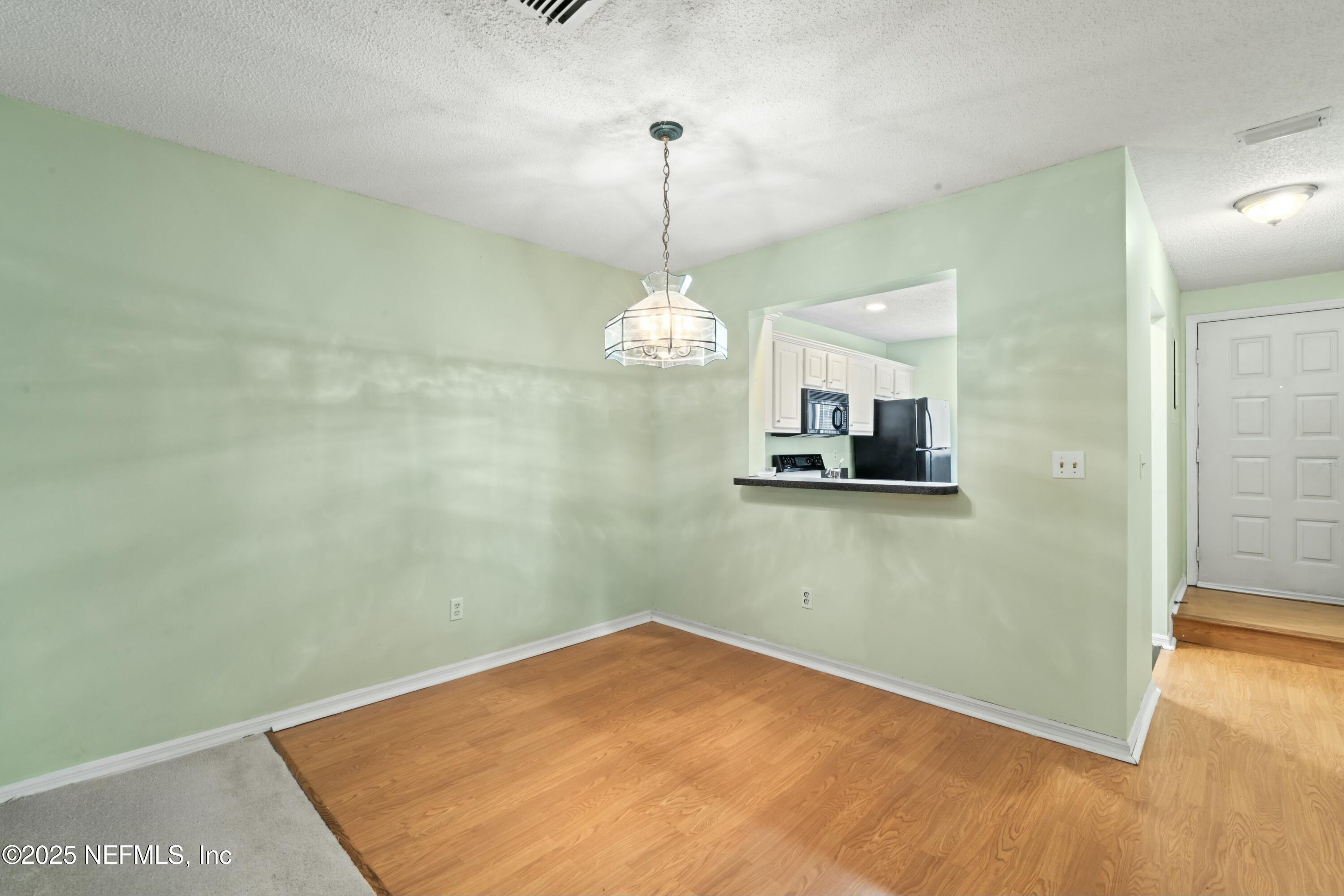 85 DEBARRY Avenue, 1064