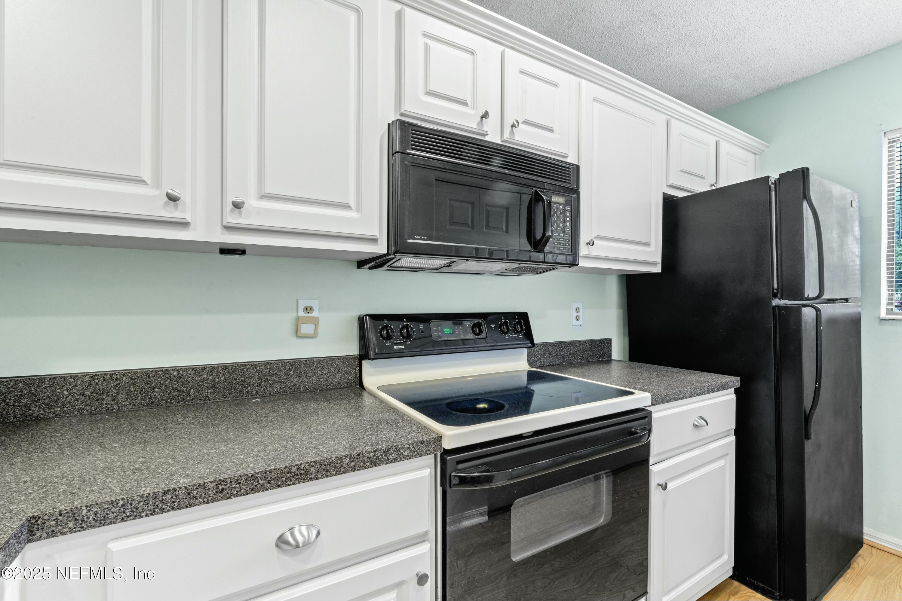 85 DEBARRY Avenue, 1064