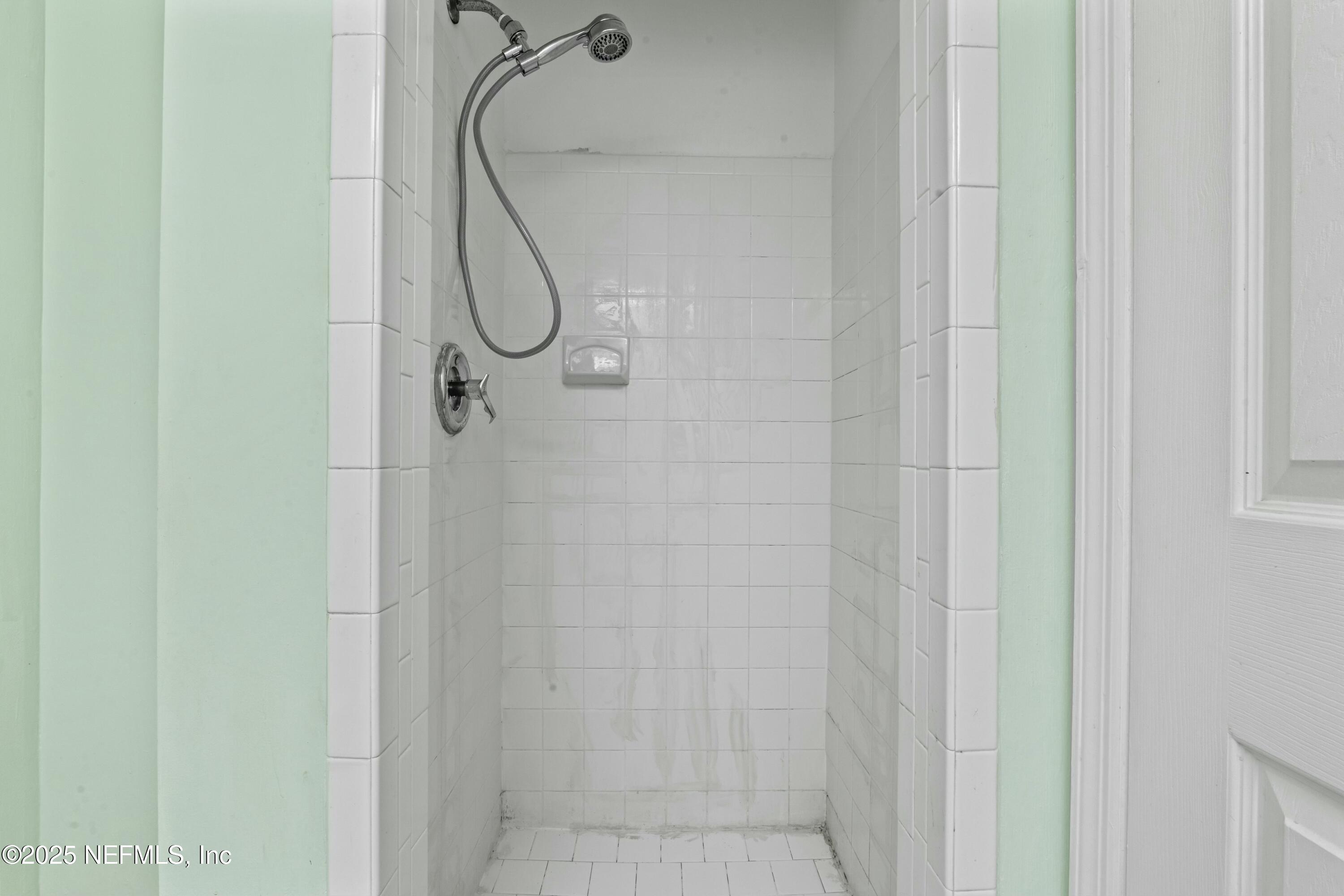 85 DEBARRY Avenue, 1064