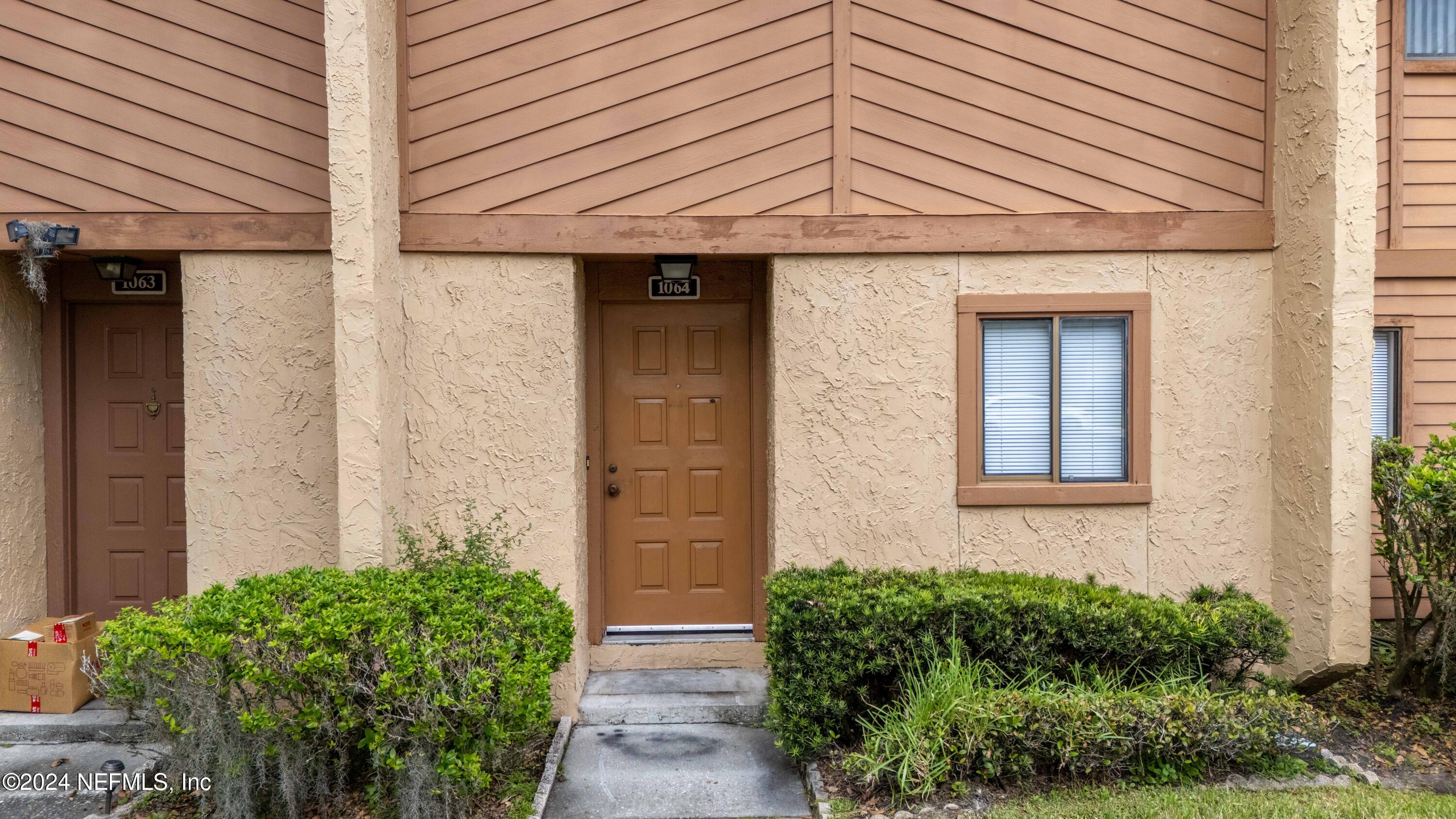 85 DEBARRY Avenue, 1064