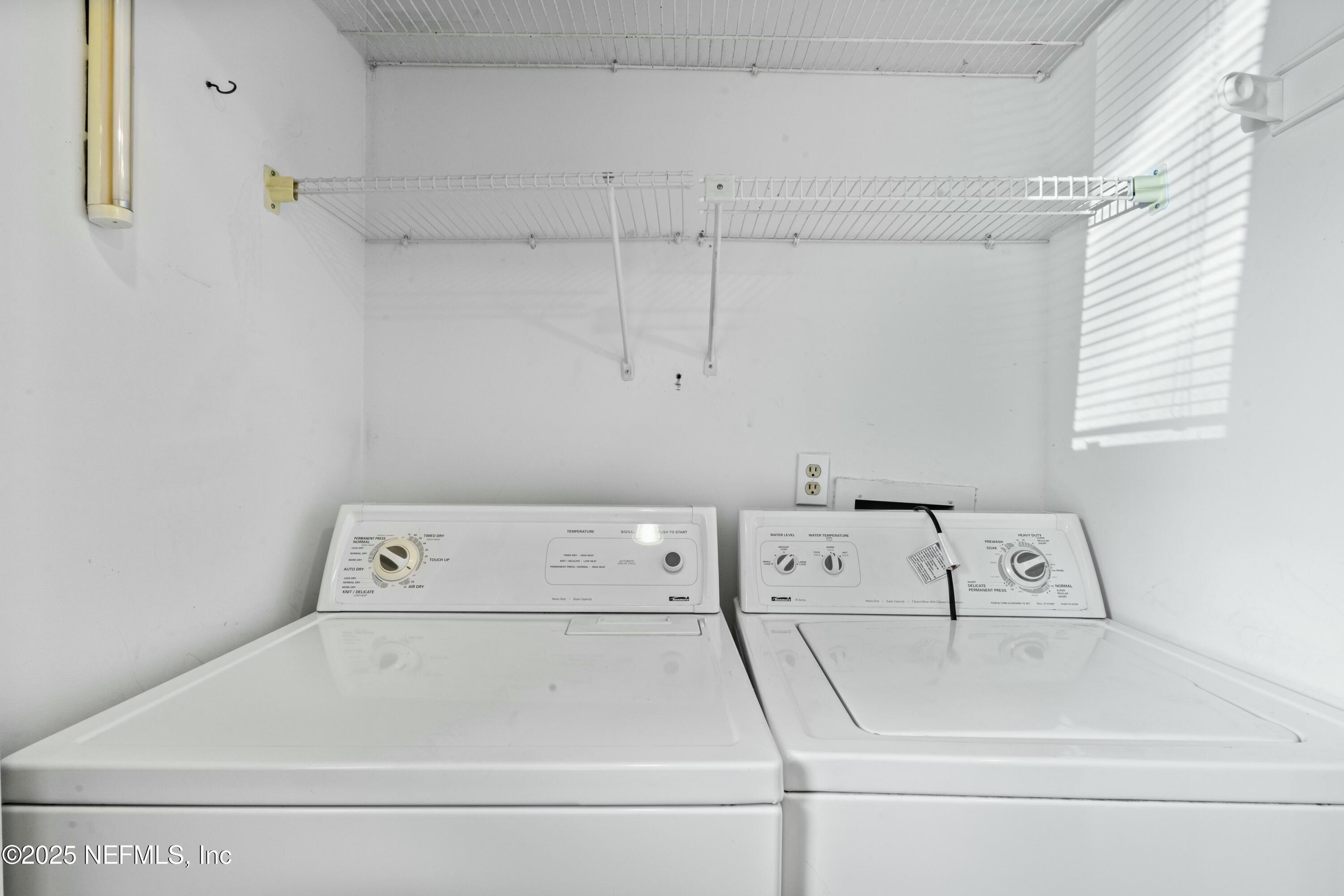 85 DEBARRY Avenue, 1064