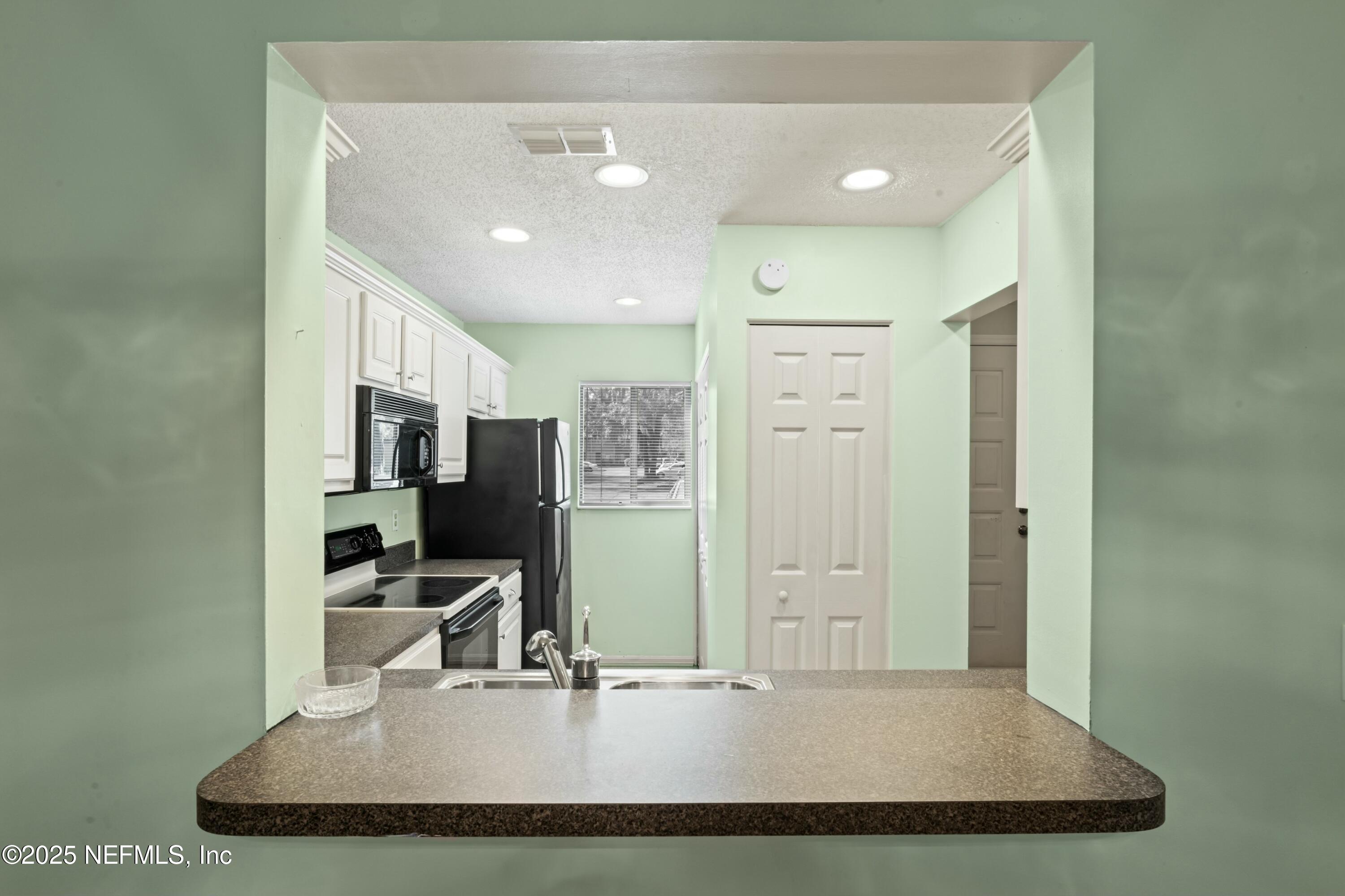 85 DEBARRY Avenue, 1064