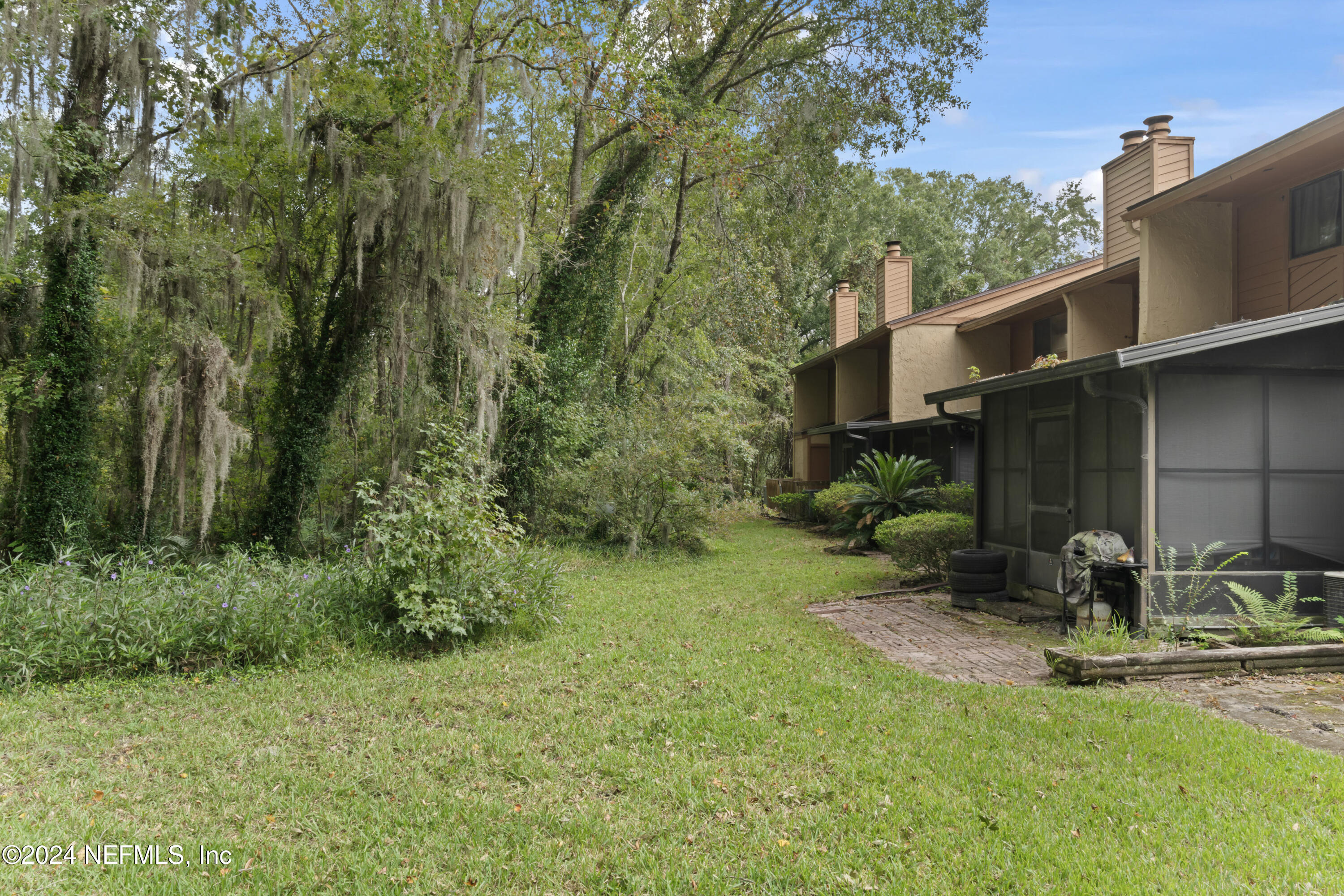 85 DEBARRY Avenue, 1064