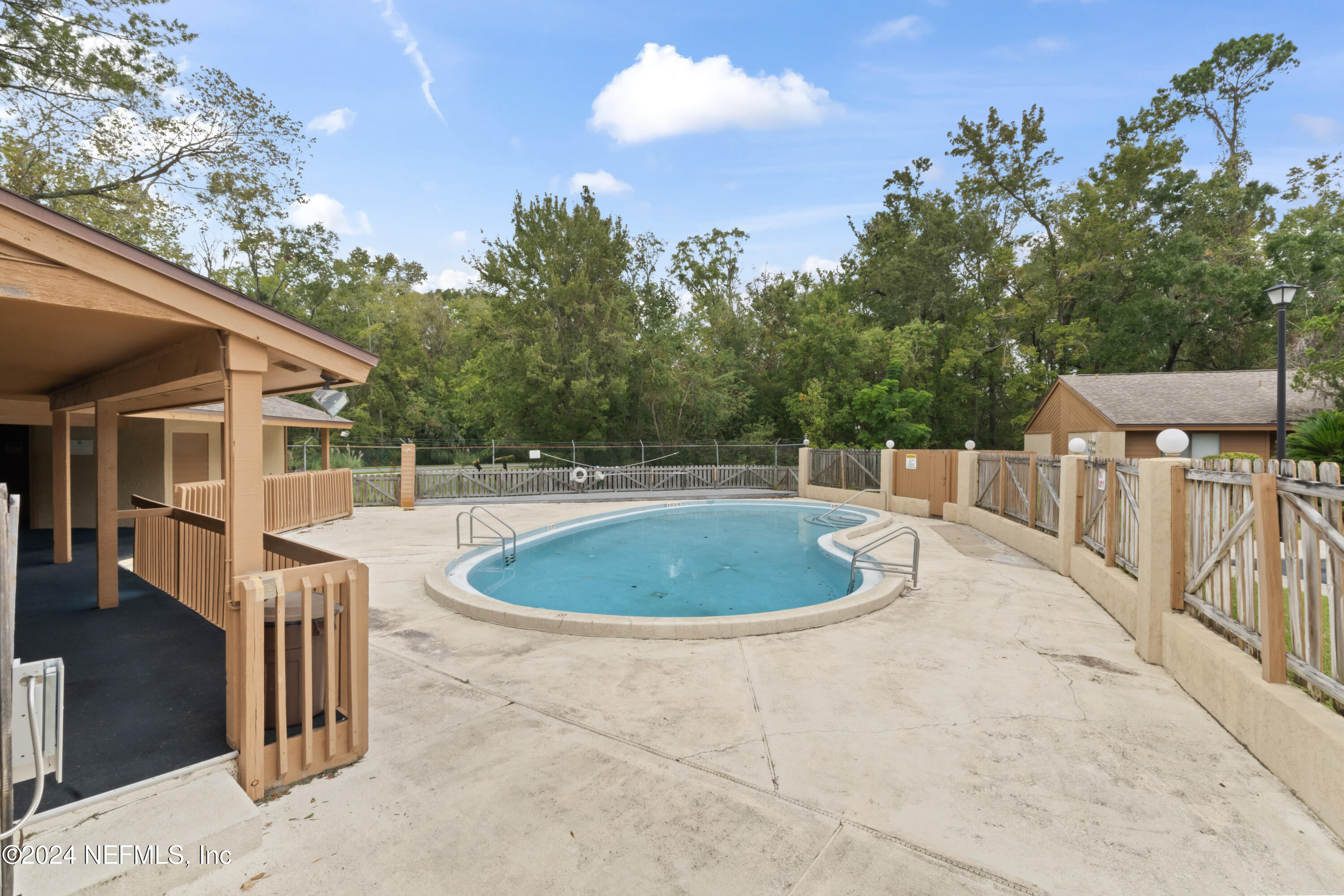 85 DEBARRY Avenue, 1064