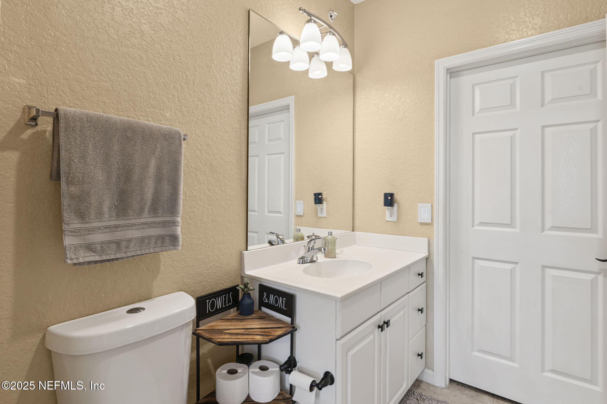 8539 GATE Parkway W, 9413