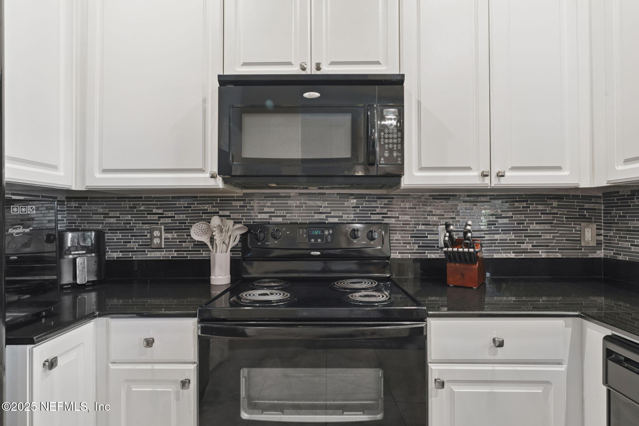 8539 GATE Parkway W, 9413