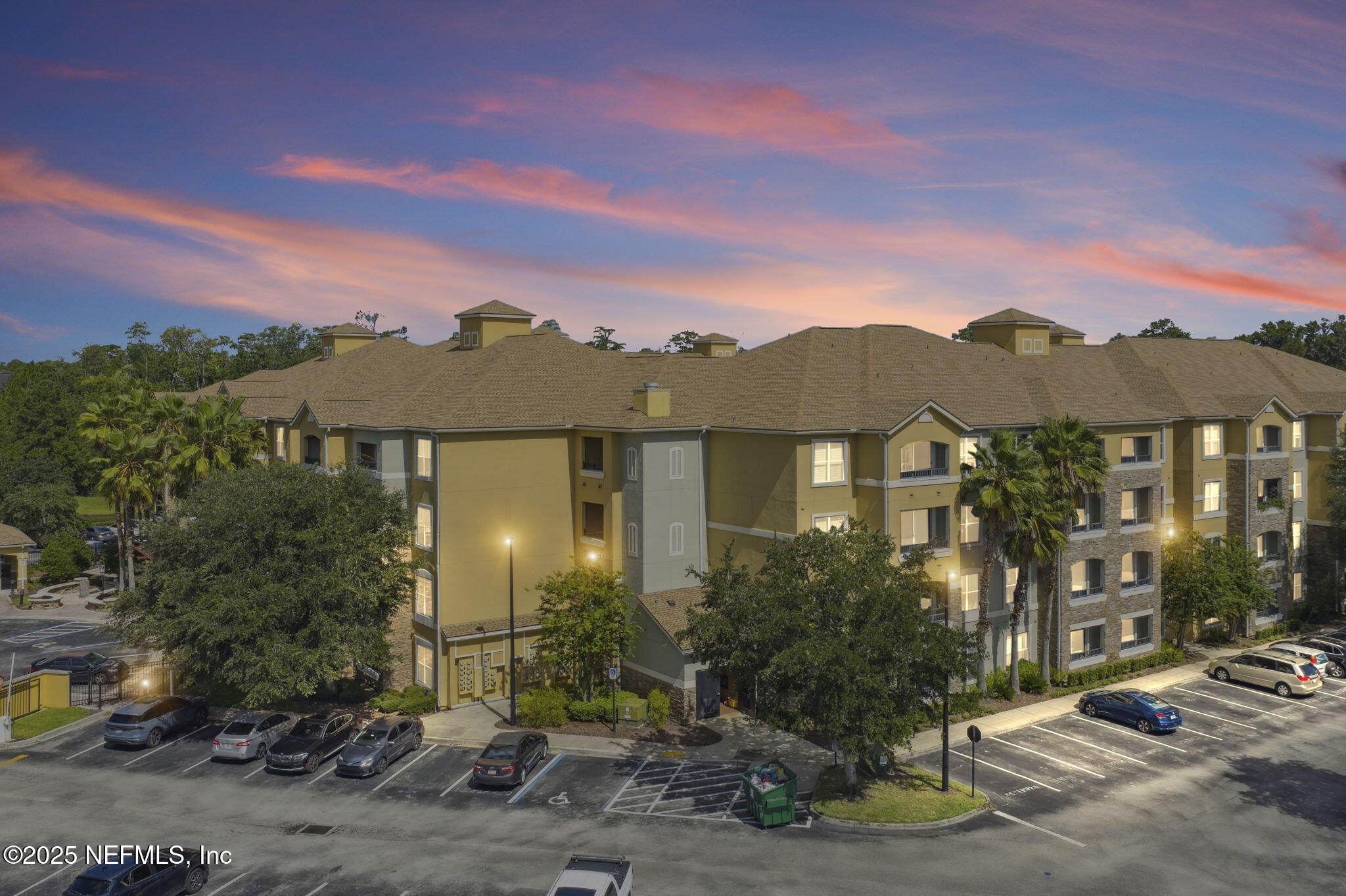 8539 GATE Parkway W, 9413