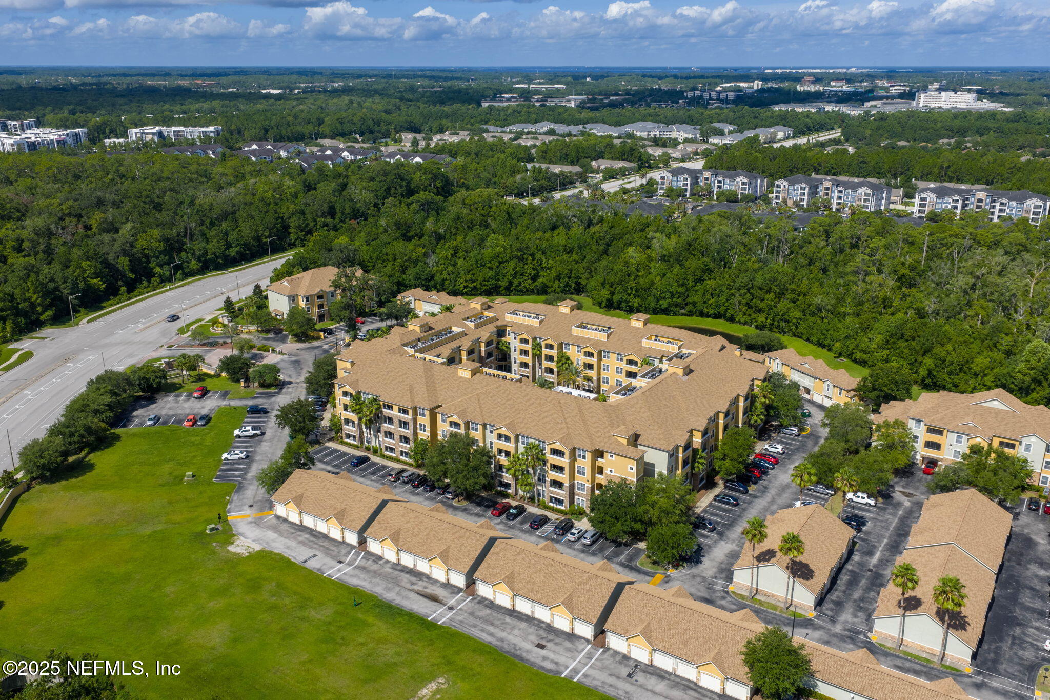 8539 GATE Parkway W, 9413