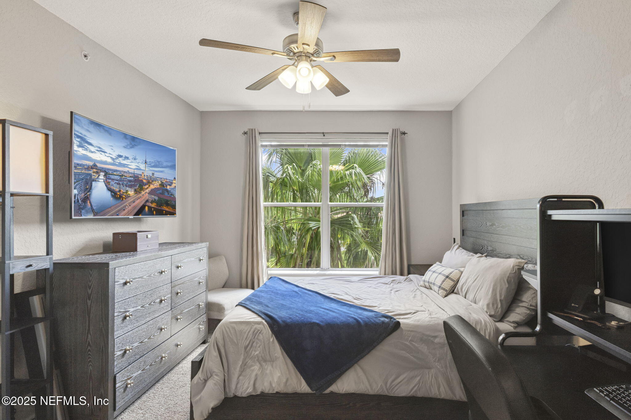 8539 GATE Parkway W, 9413