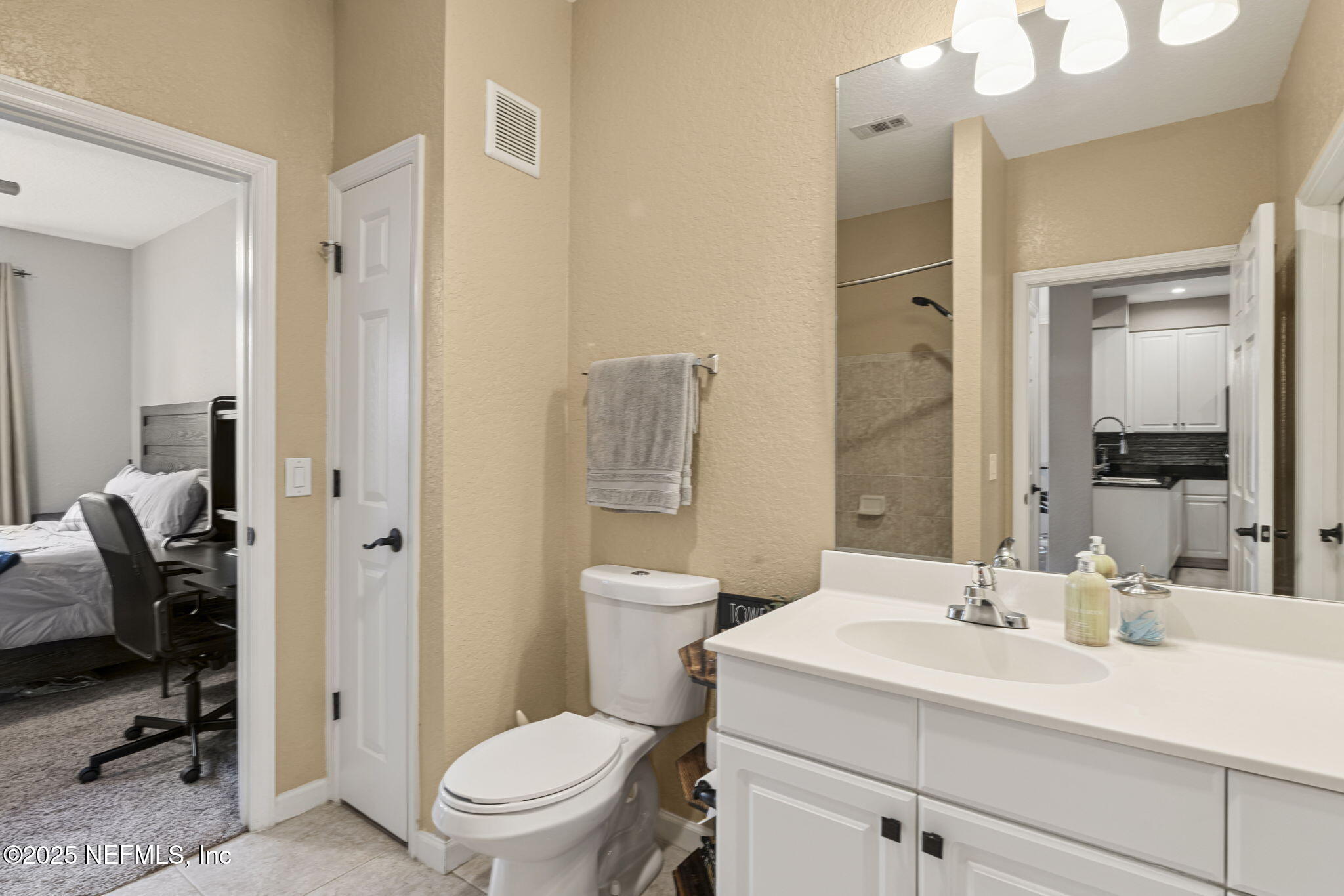 8539 GATE Parkway W, 9413