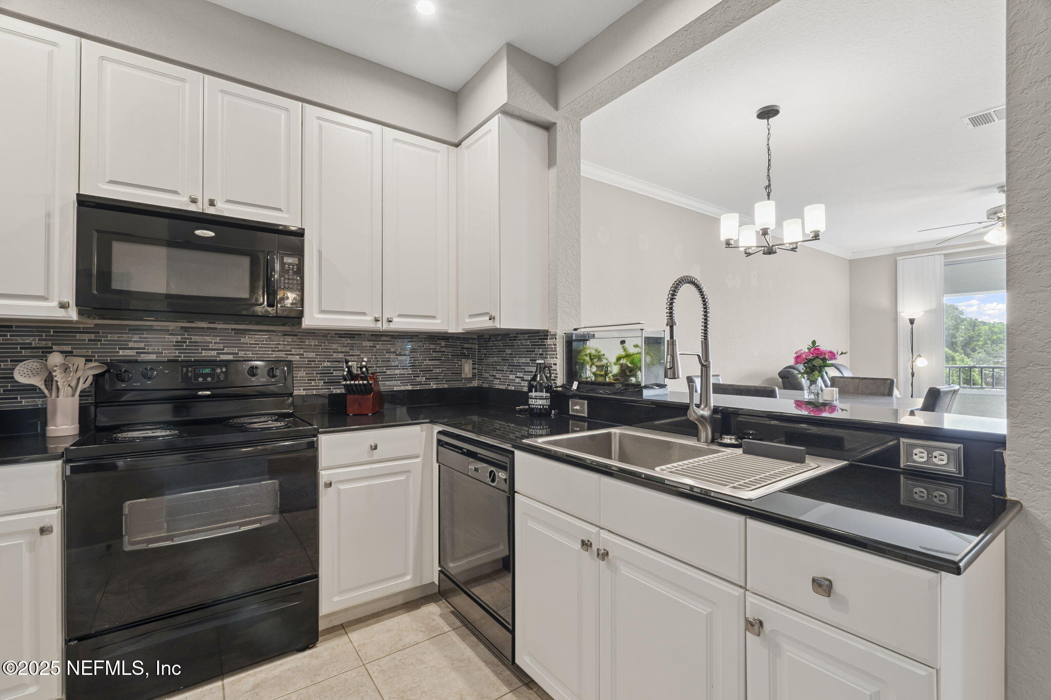 8539 GATE Parkway W, 9413