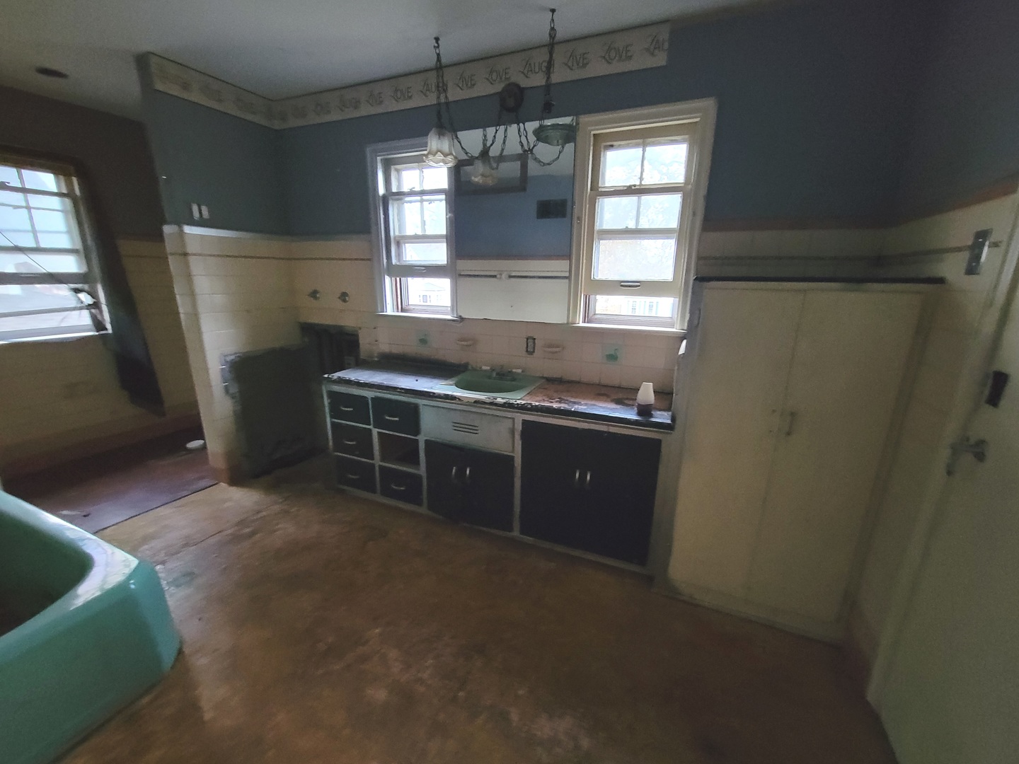 218 S Bloomington Street