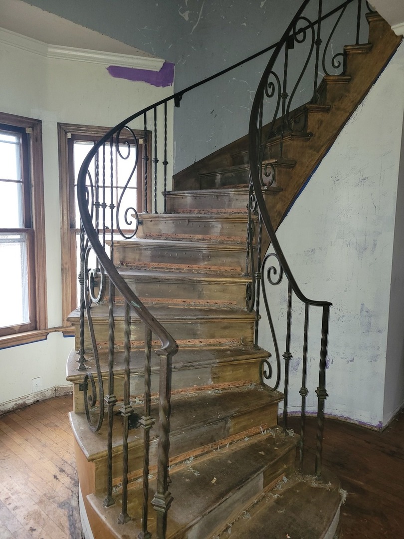 218 S Bloomington Street