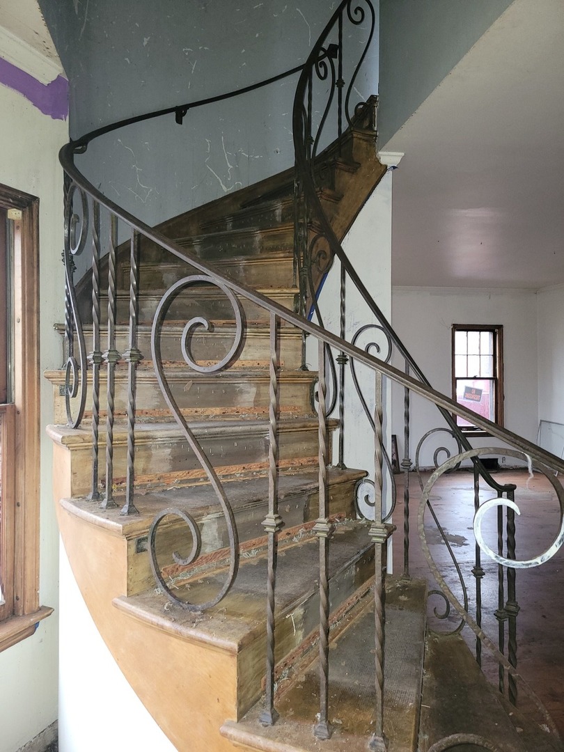 218 S Bloomington Street