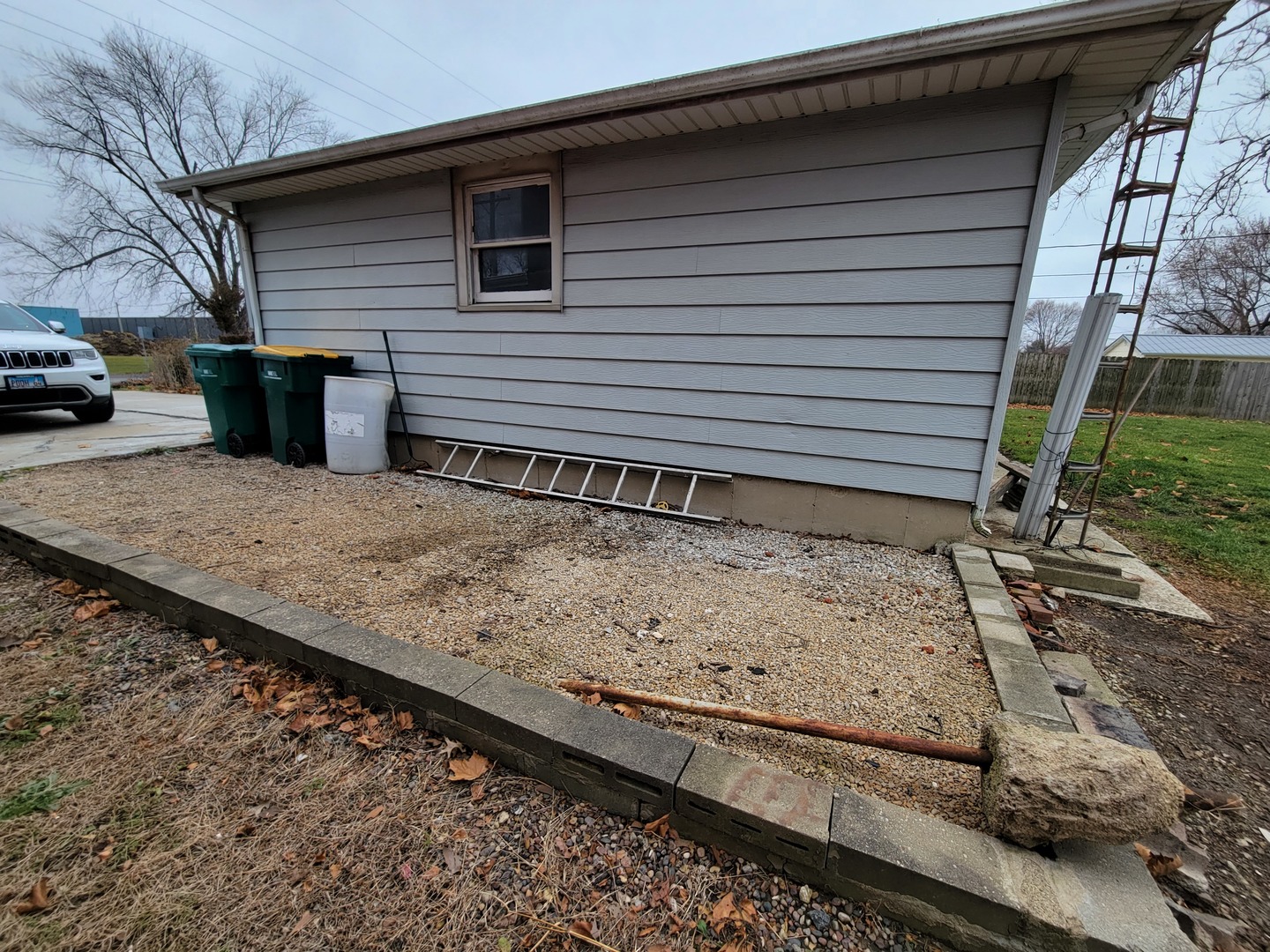 1810 N Shabbona Street