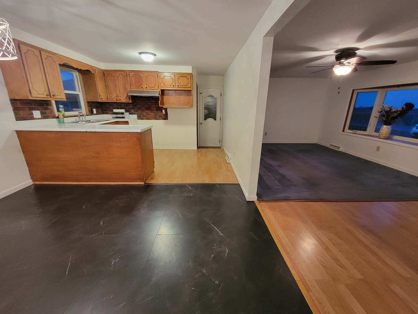 1810 N Shabbona Street