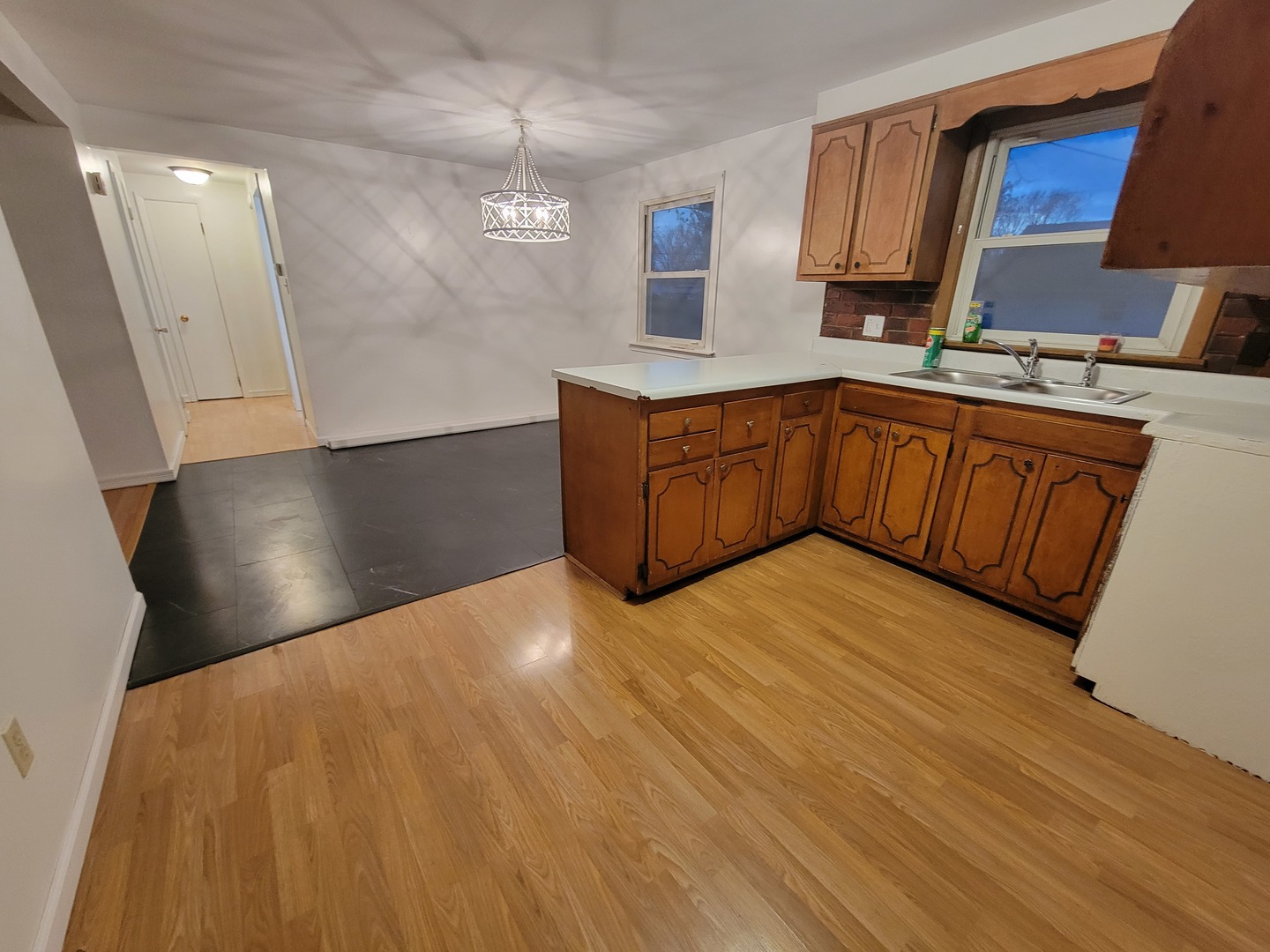 1810 N Shabbona Street