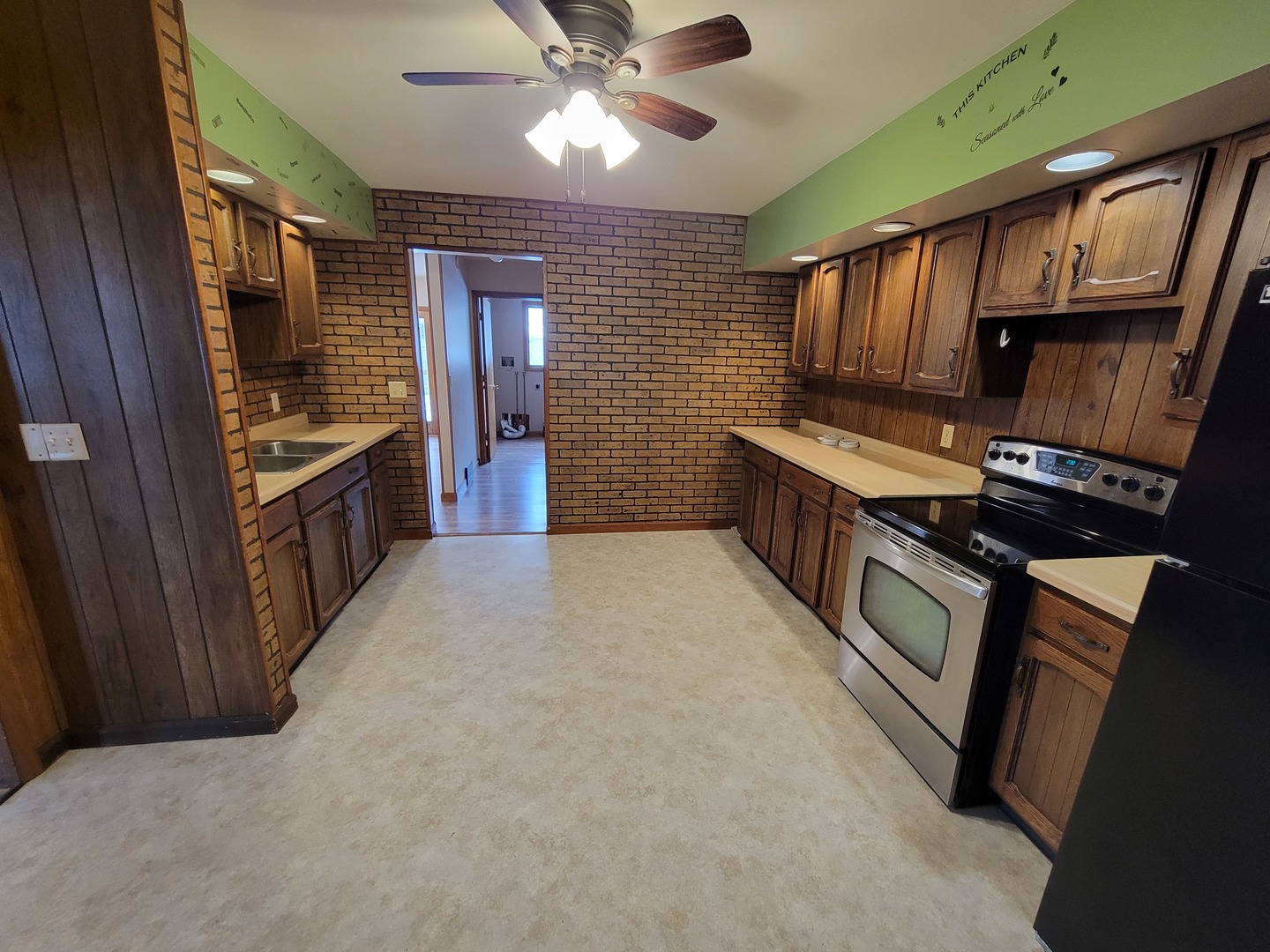 301 1/2 N Columbia Avenue