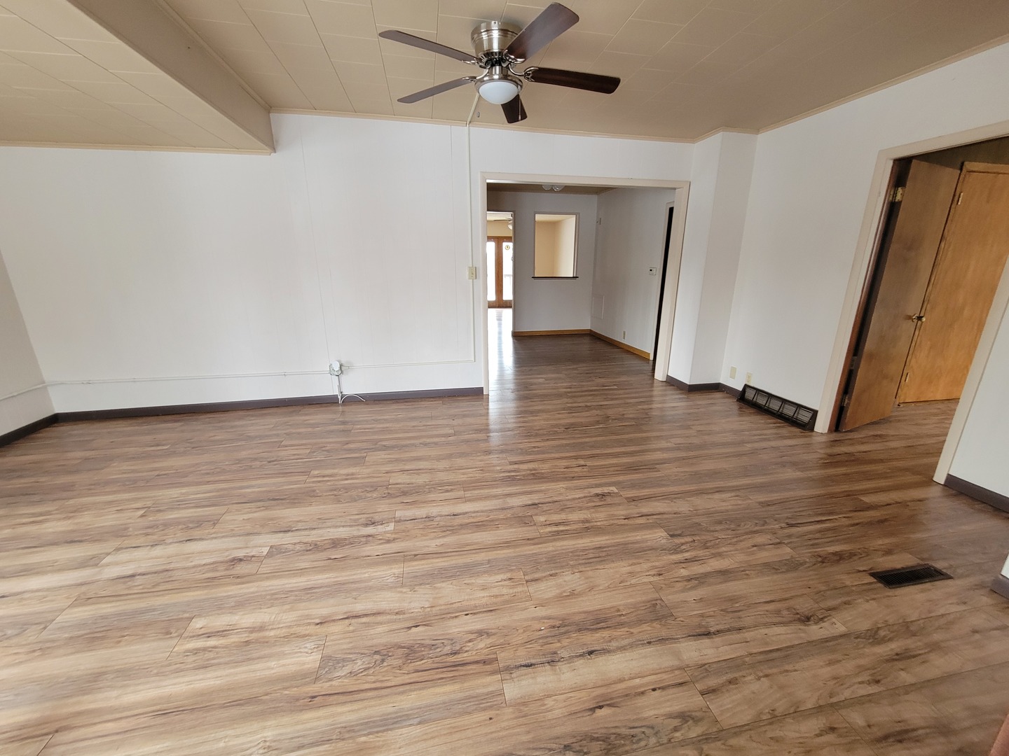 301 1/2 N Columbia Avenue